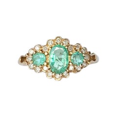 Anillo vintage de oro de 9 quilates con triple racimo de esmeraldas y diamantes