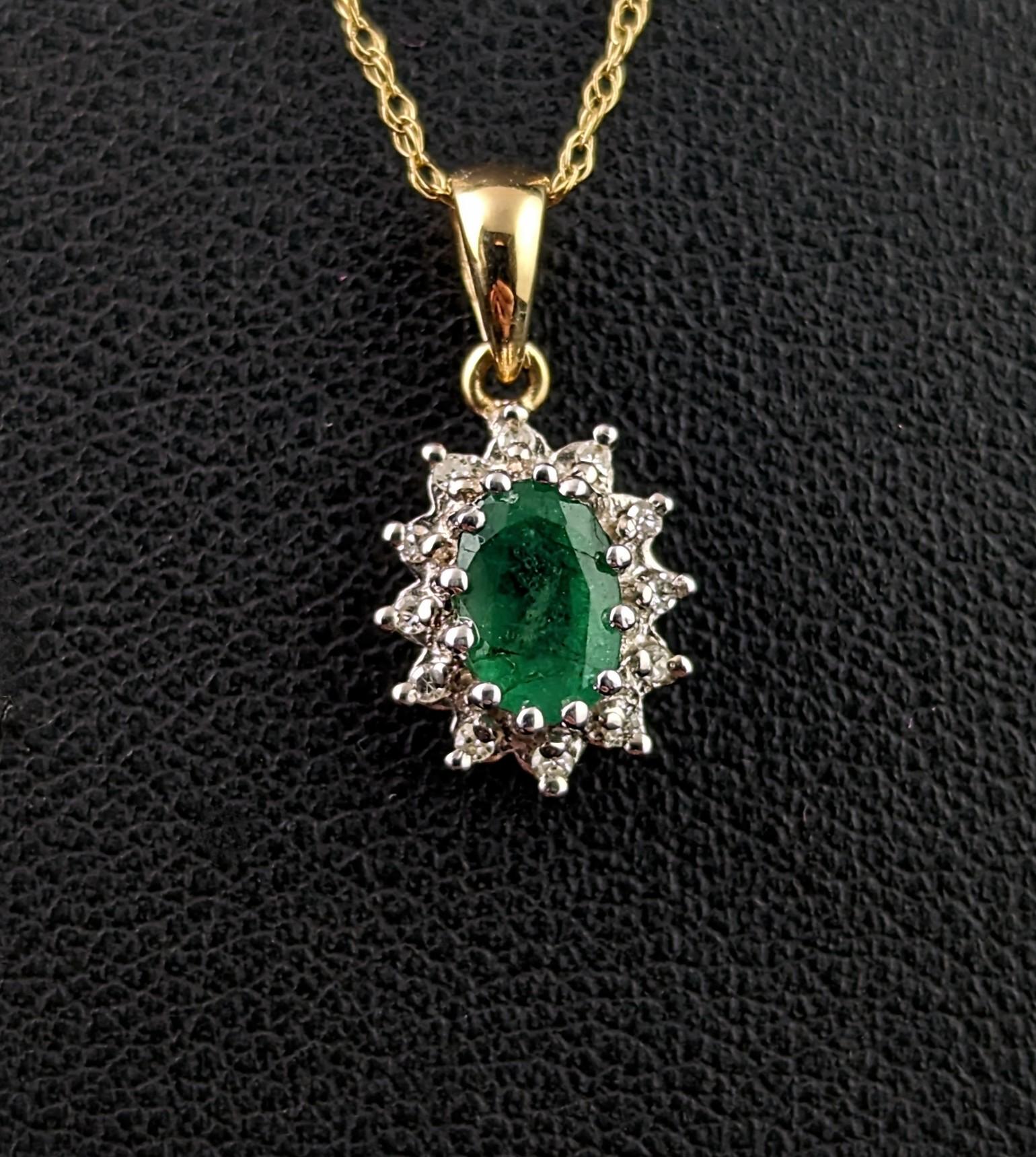 The sweetest little vintage Emerald and Diamond oval shaped cluster pendant in 9ct yellow gold.

The emerald has a lovely rich green hue and is an oval cut, surrounding the emerald is a halo of white gold set with tiny diamond chips.

All set into
