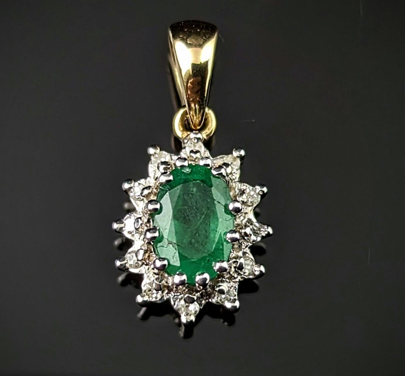 Vintage Emerald and Diamond cluster pendant, 9k gold  In Good Condition For Sale In NEWARK, GB