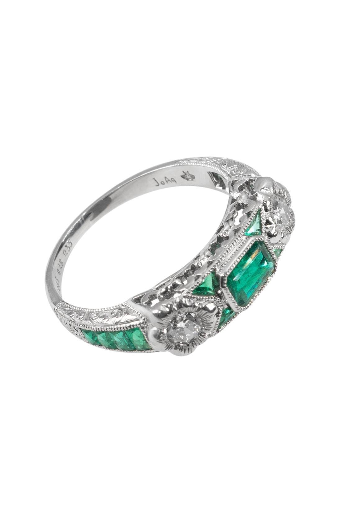 Vintage Emerald and Diamond Engagement Ring (ca.1980). In Good Condition For Sale In Berlin, DE