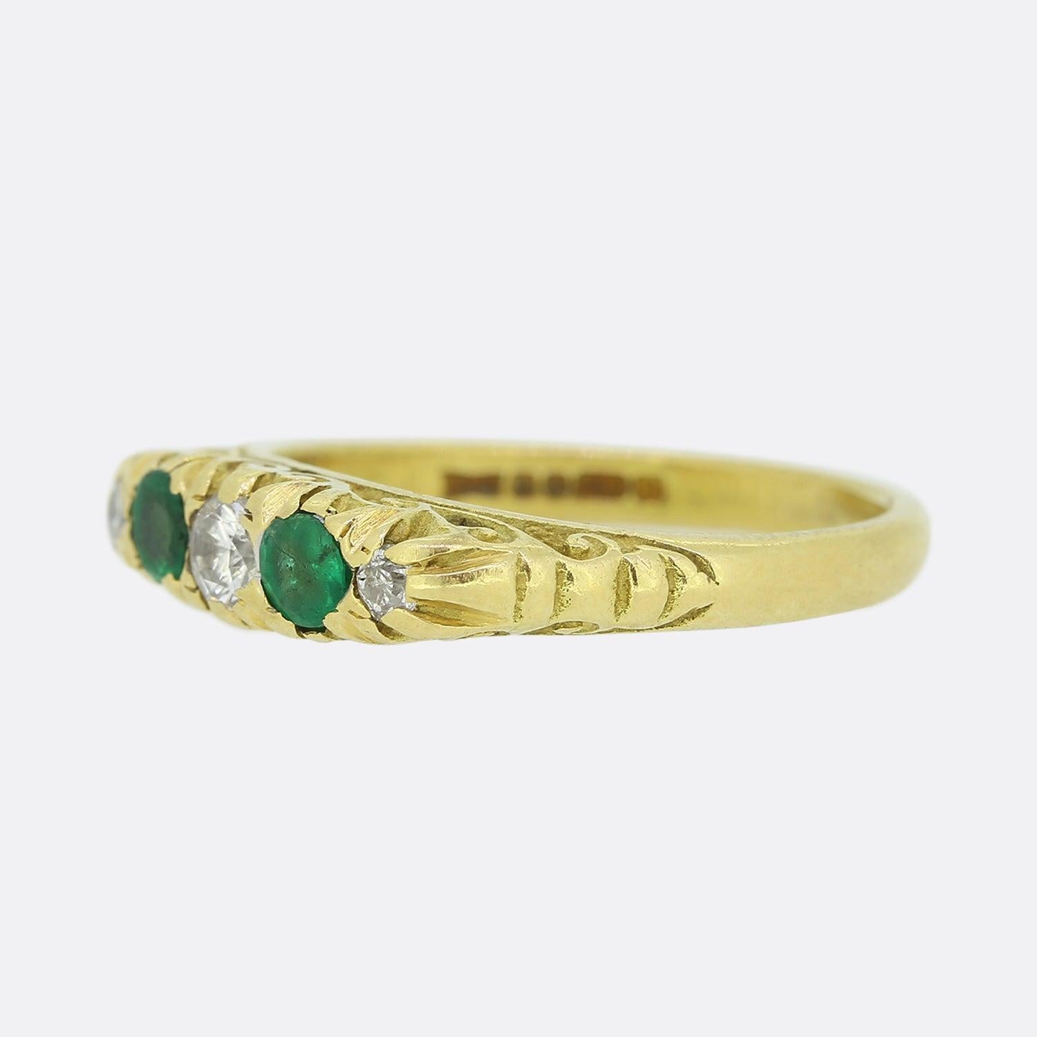 Taglio rotondo Anello d'epoca con cinque pietre di smeraldo e diamante A. Stone in vendita