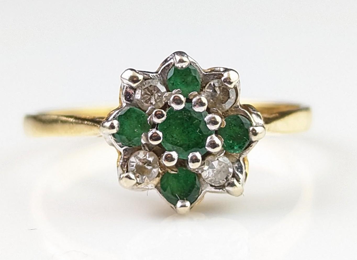 Vintage Emerald and Diamond floral cluster ring, 18k gold  For Sale 4