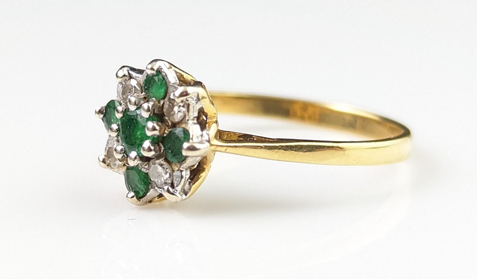 Vintage Emerald and Diamond floral cluster ring, 18k gold  For Sale 5