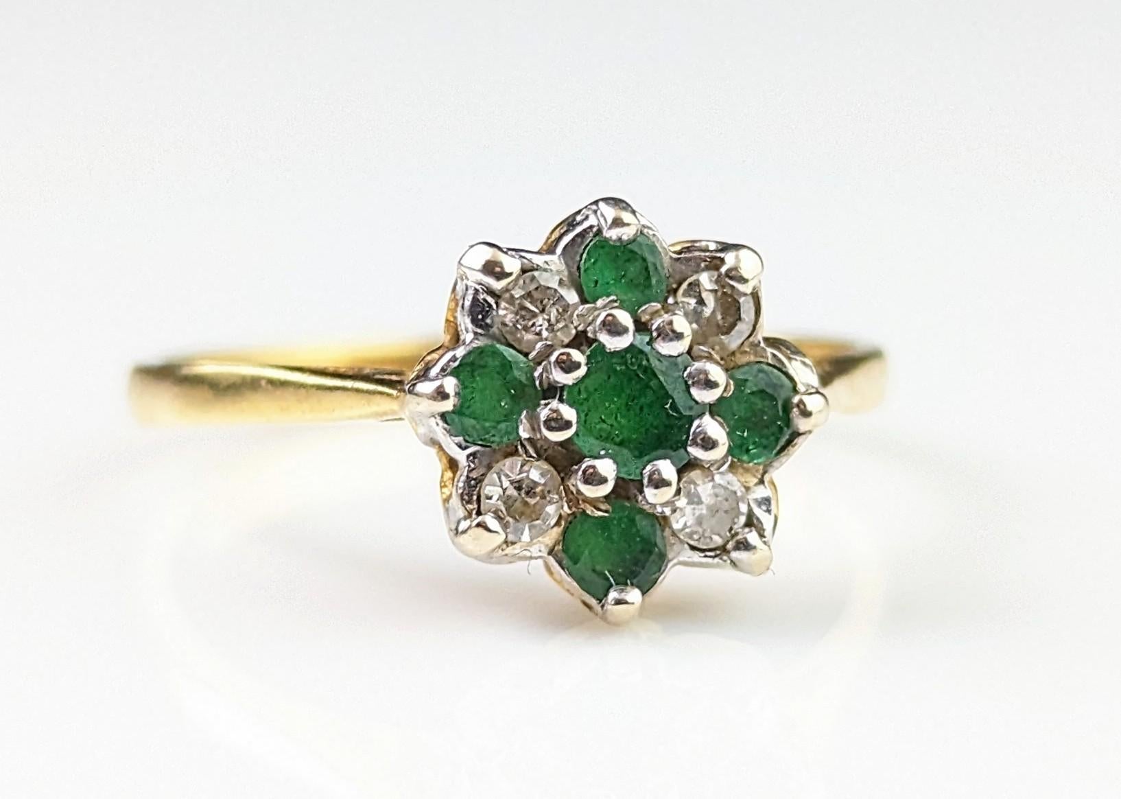 Vintage Emerald and Diamond floral cluster ring, 18k gold  For Sale 3