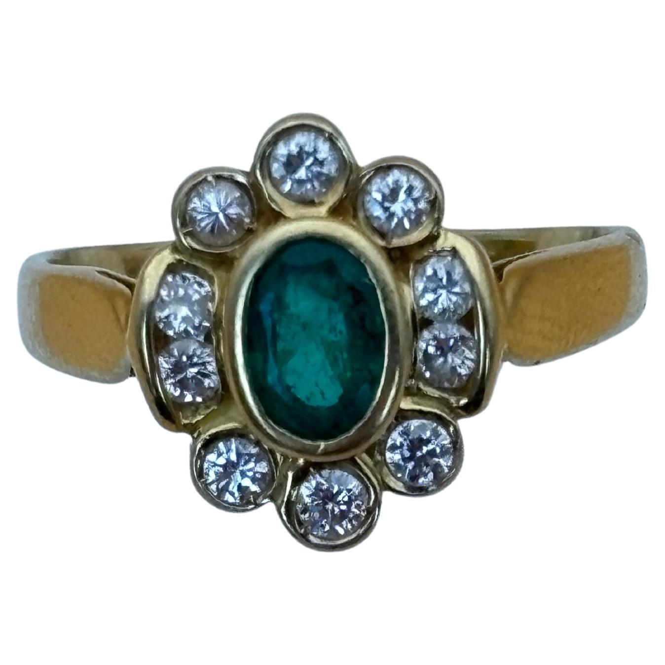 Vintage Emerald and Diamond Flower Cluster Ring in 18K Yellow Gold For Sale