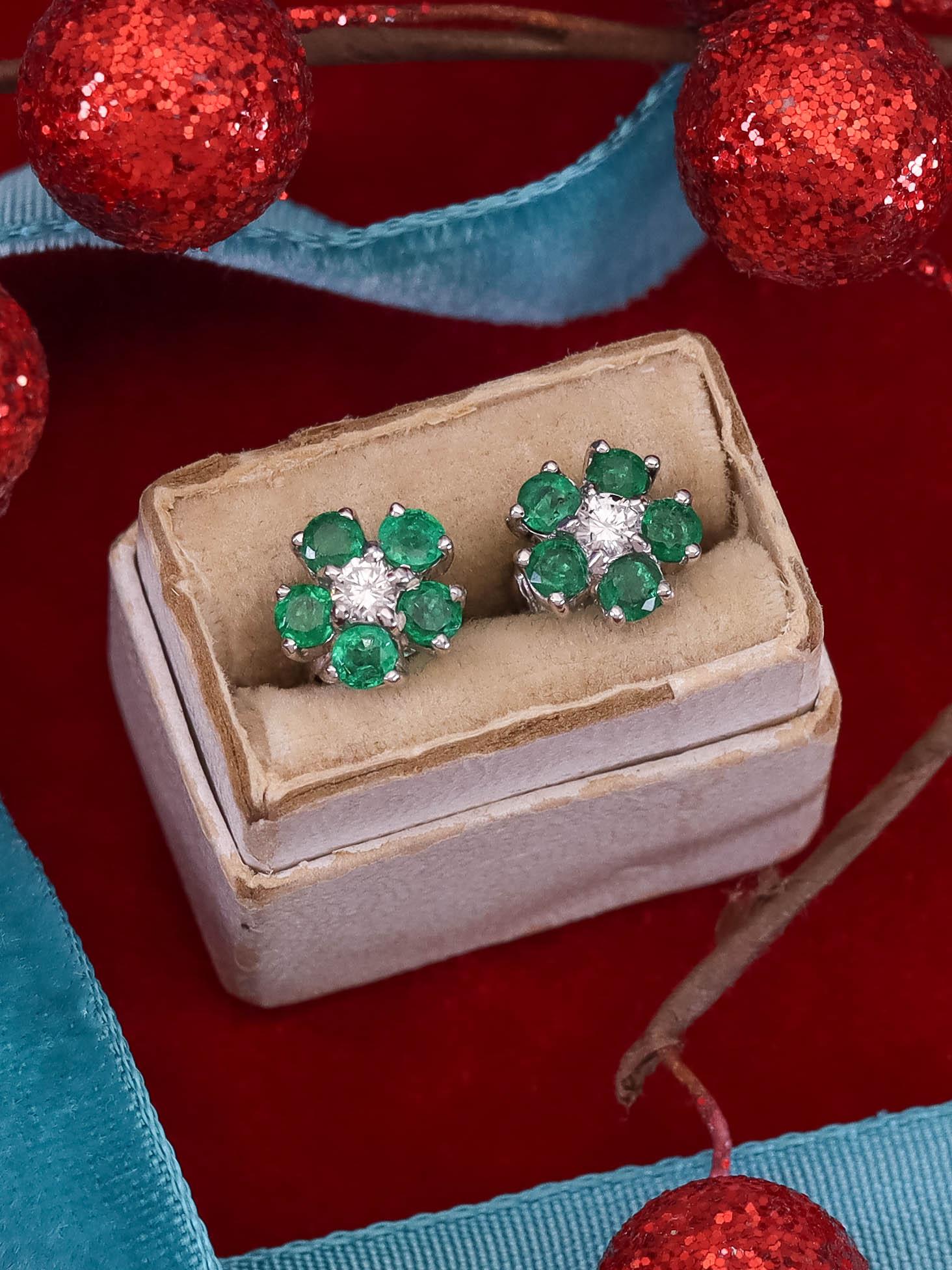 De las mujeres Vintage Emerald and Diamond Flower Stud Earrings en venta