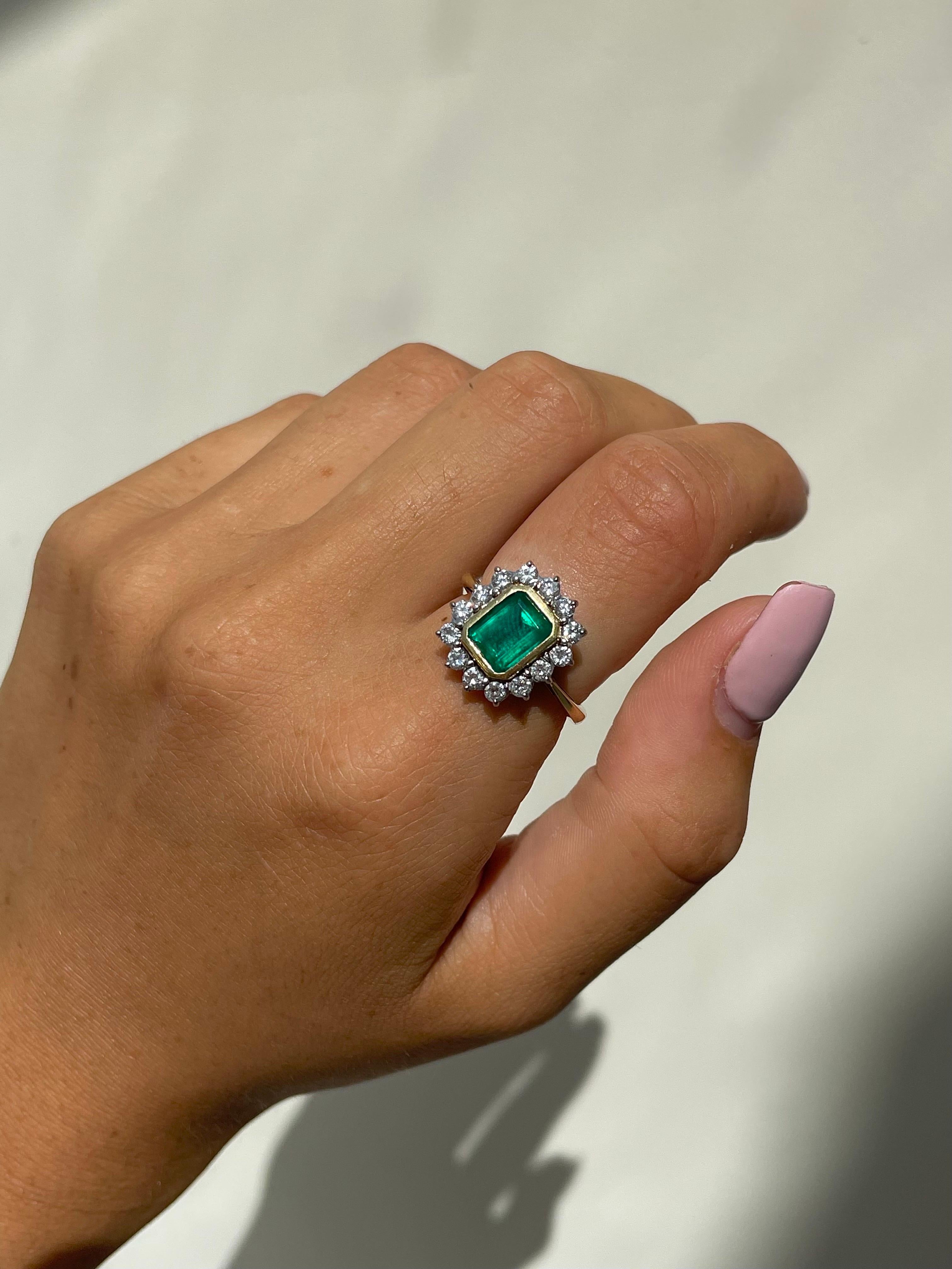 Vintage Vintage-Ring mit Smaragd und Diamant-Halo, 18 Karat Gelbgold 1