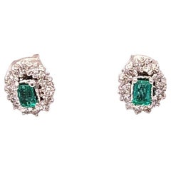 Vintage Smaragd und Diamant Halo-Ohrstecker