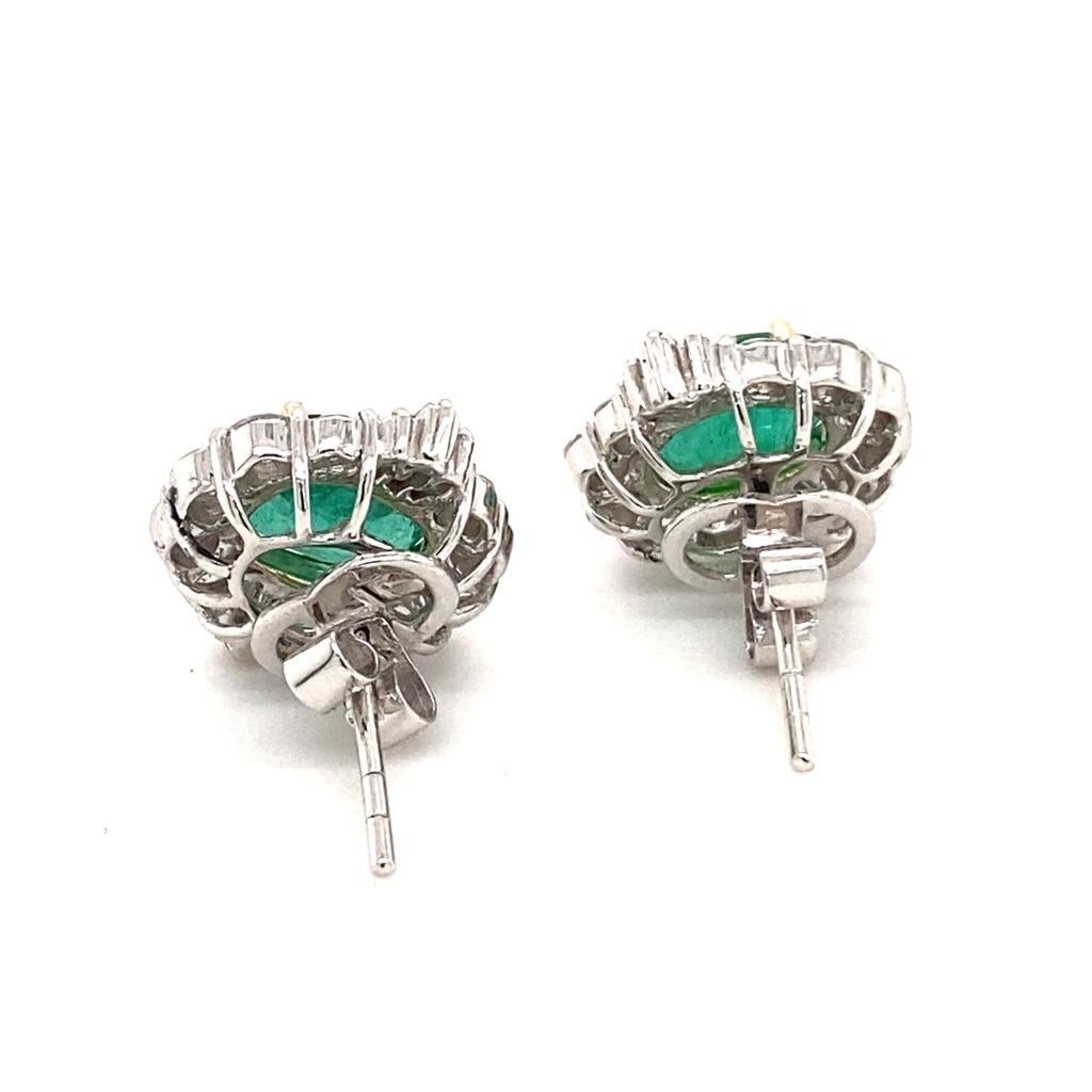 Vintage Emerald and Diamond Platinum Cluster Earrings, Circa 1980 In Good Condition For Sale In London, GB