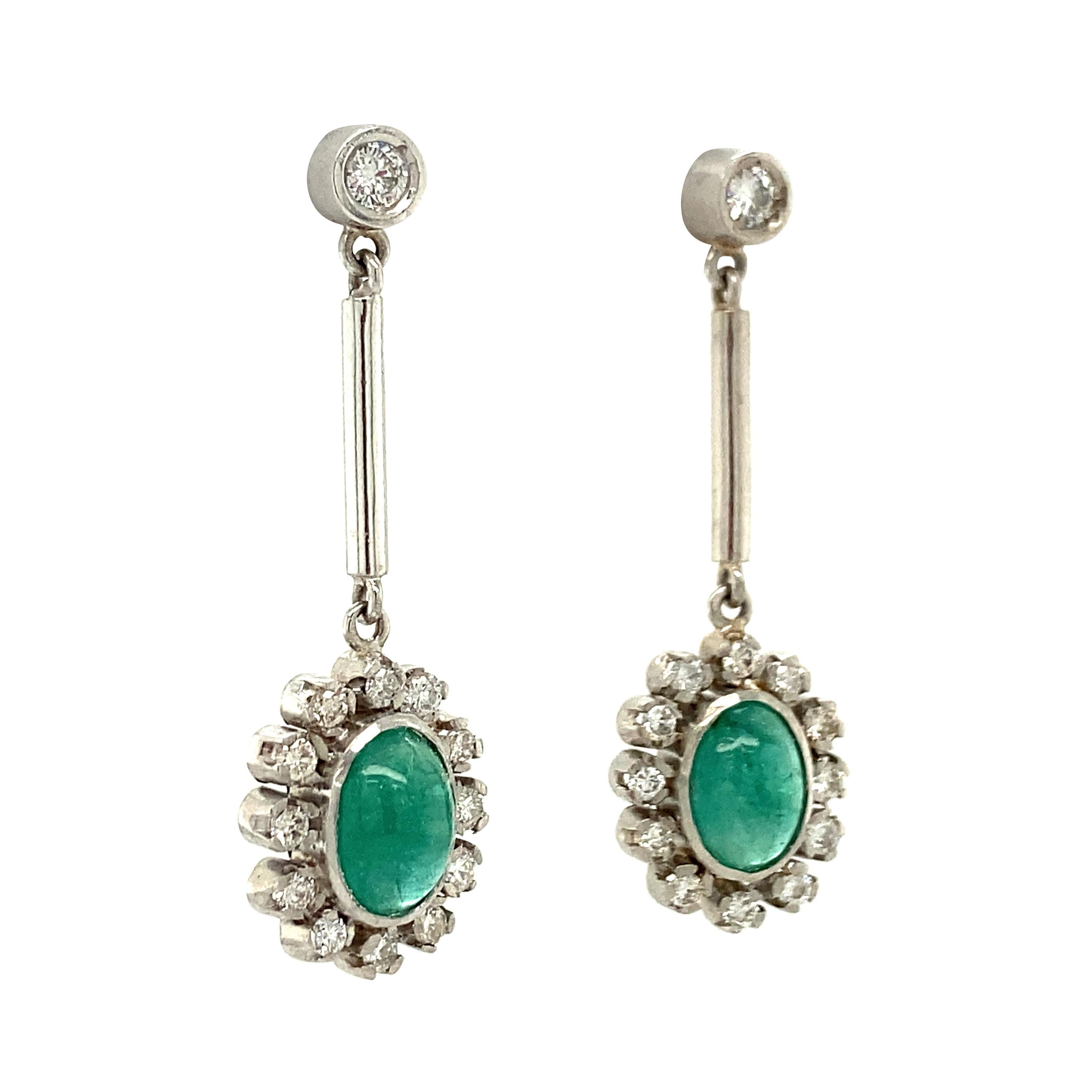 Rétro Orecchini pendenti in platino con smeraldo e diamante d'epoca, metà del secolo scorso in vendita