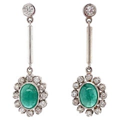 Boucles d'oreilles pendantes en platine avec émeraudes et diamants, milieu du siècle dernier