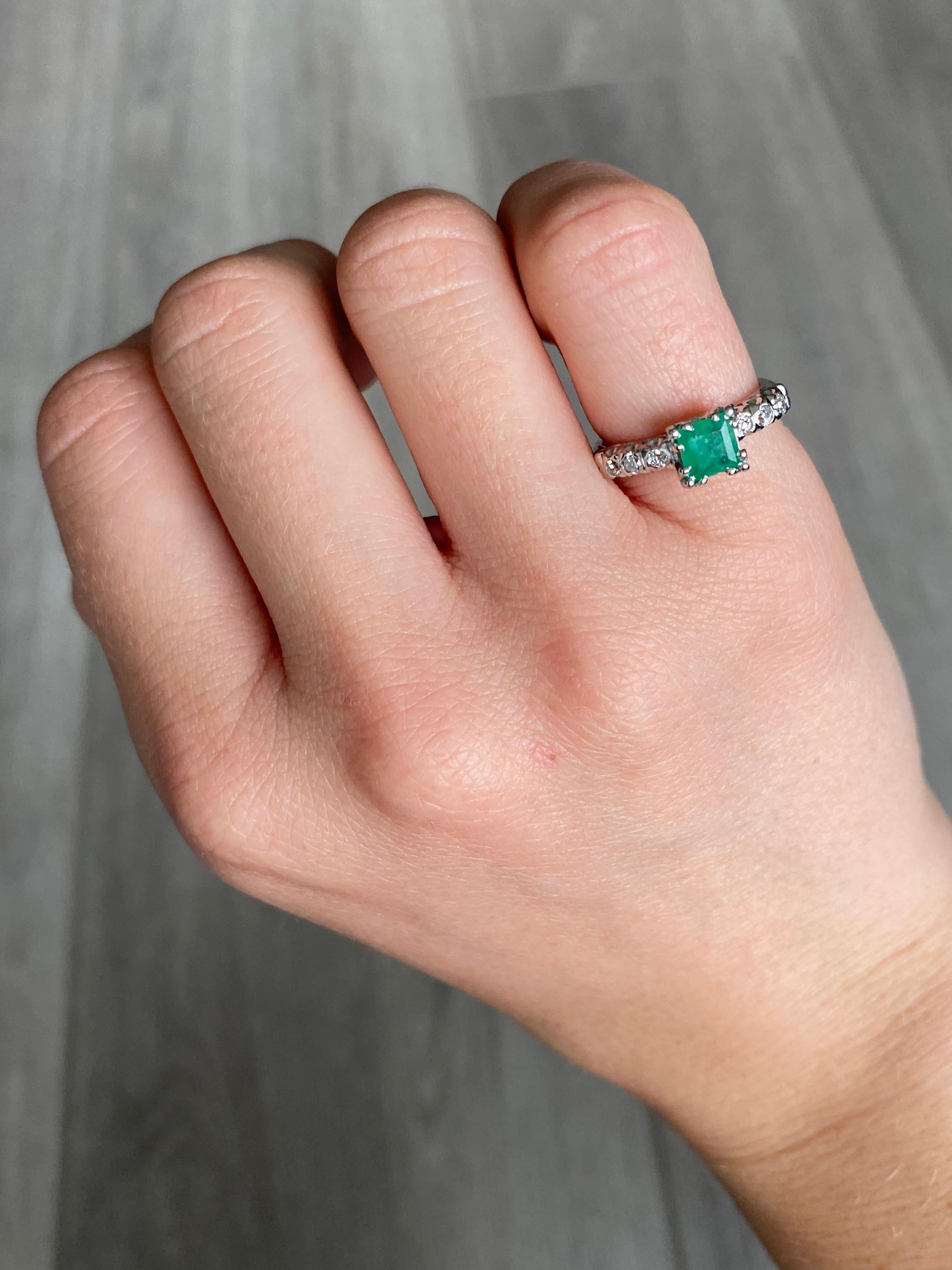 Vintage Emerald and Diamond Platinum Solitaire Ring In Excellent Condition In Chipping Campden, GB