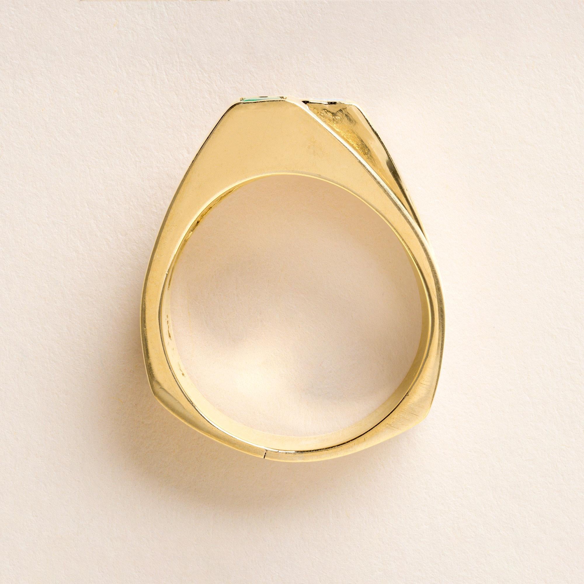 Vintage Emerald and Diamond Princess Cut Toi et Moi Euro Shank 18K Gold Ring For Sale 1