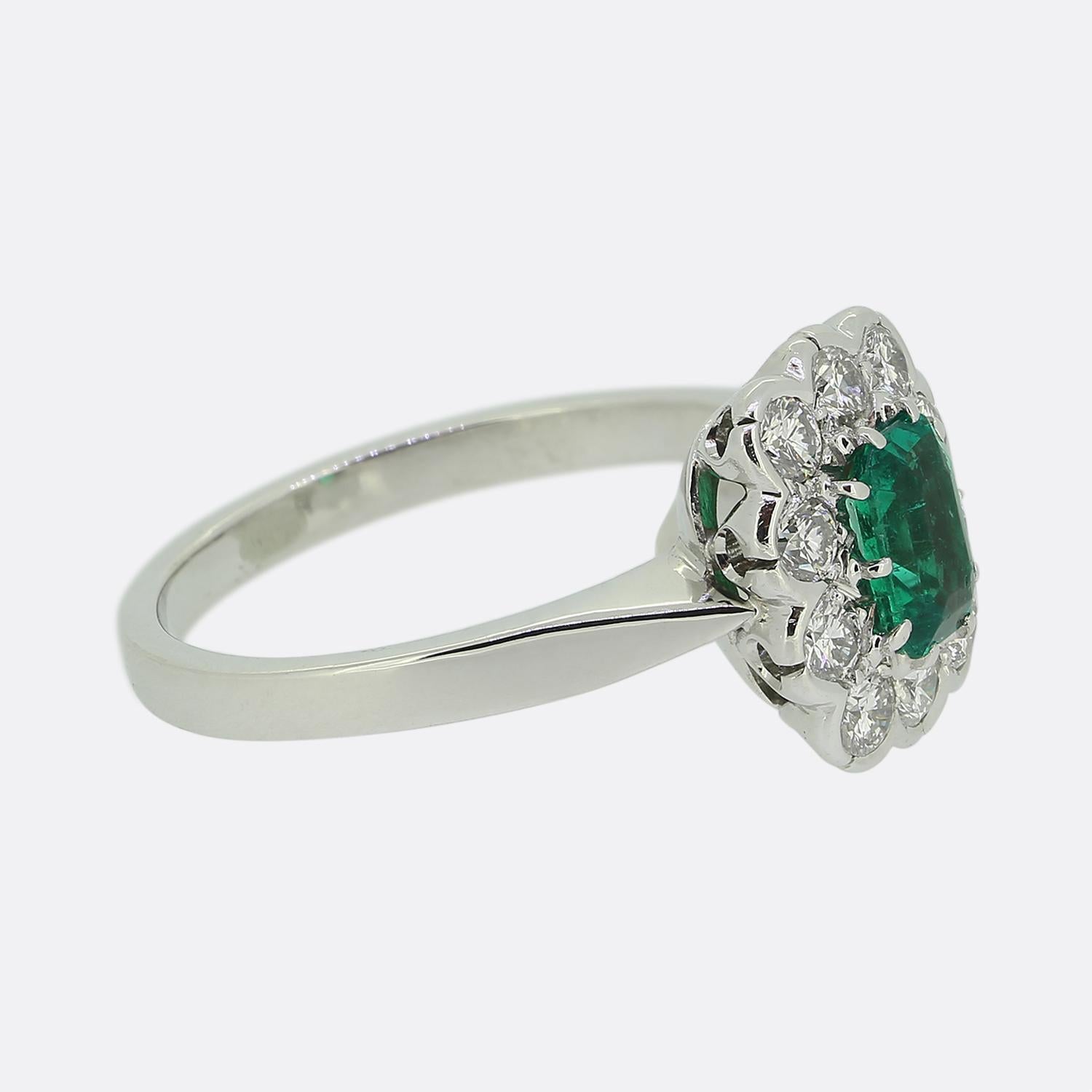 Vintage Emerald and Diamond Ring (Brillantschliff) im Angebot
