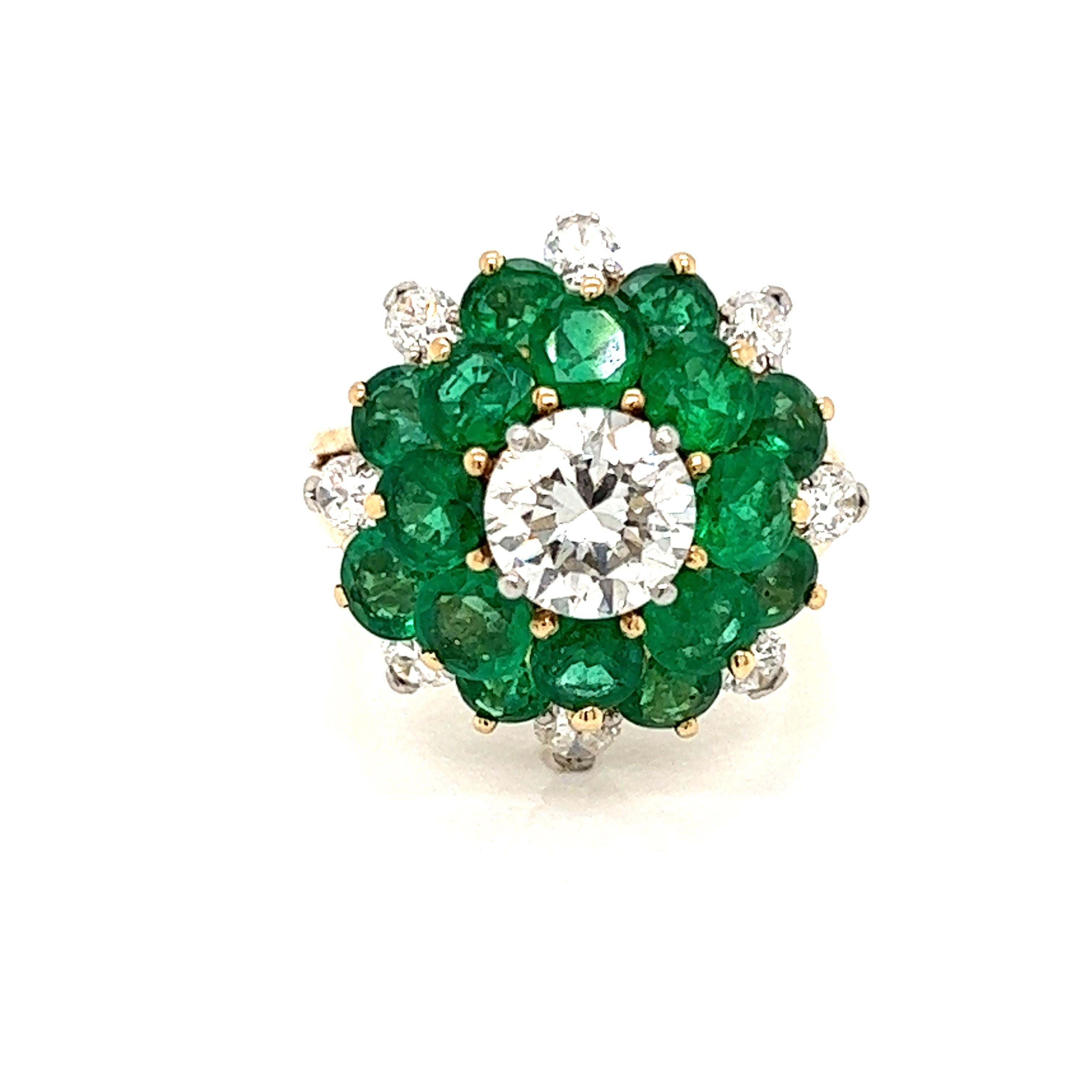 Vintage Emerald and Diamond Ring  For Sale 1