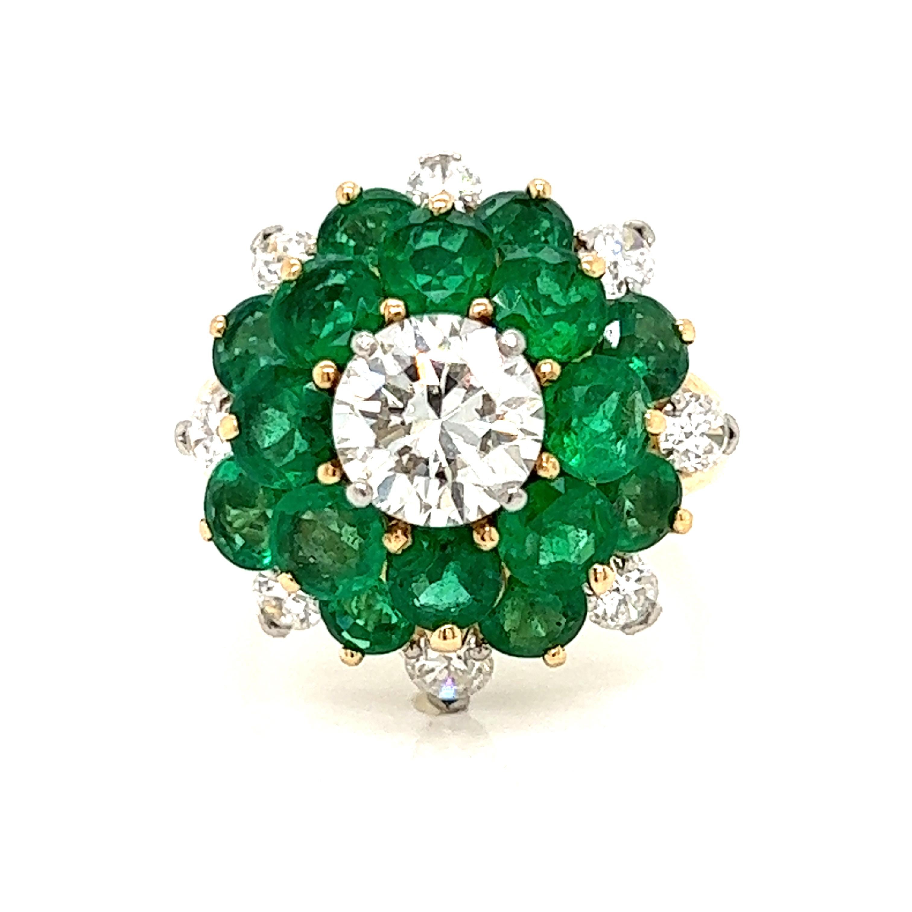 Vintage Emerald and Diamond Ring  For Sale 2