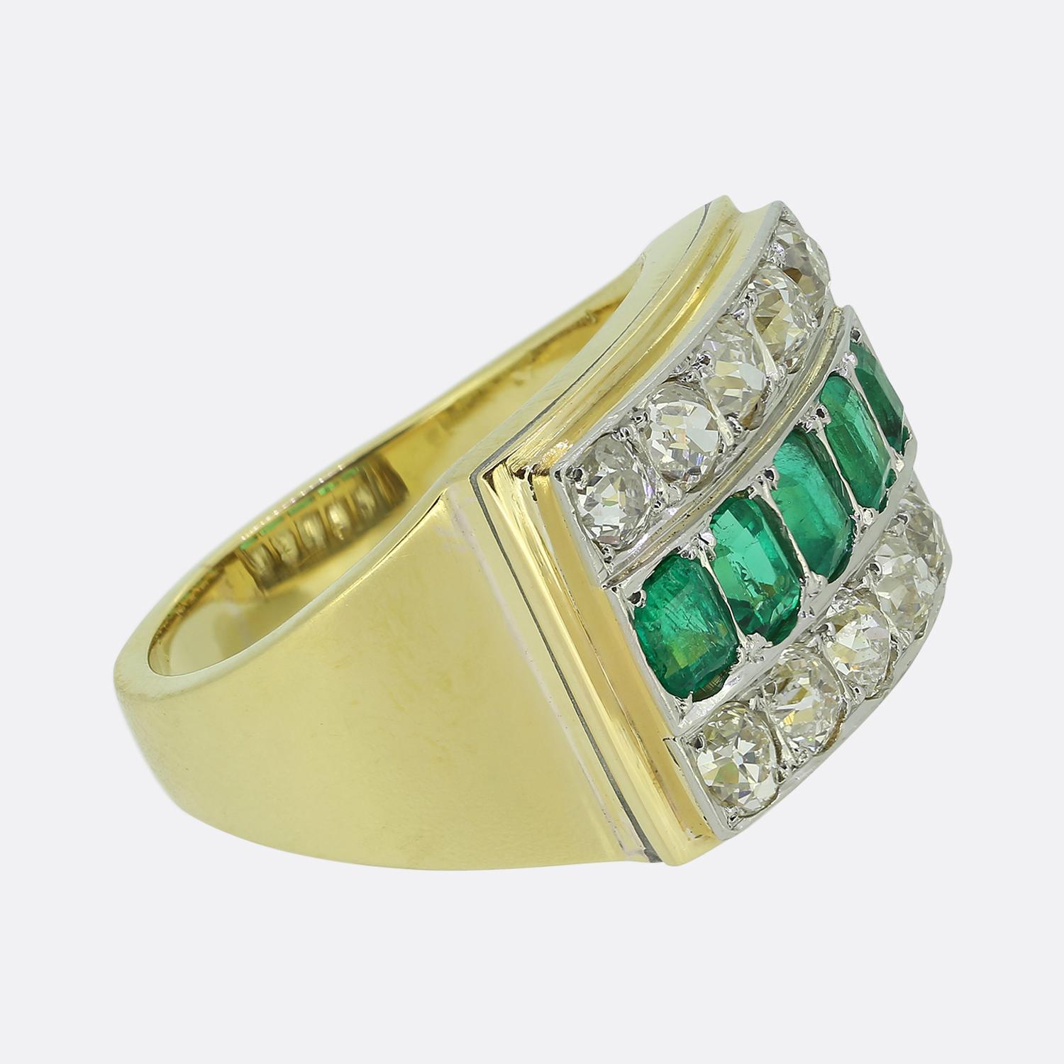 Taille vieille mine Bague vintage à trois rangs d'émeraudes et de diamants The Row en vente