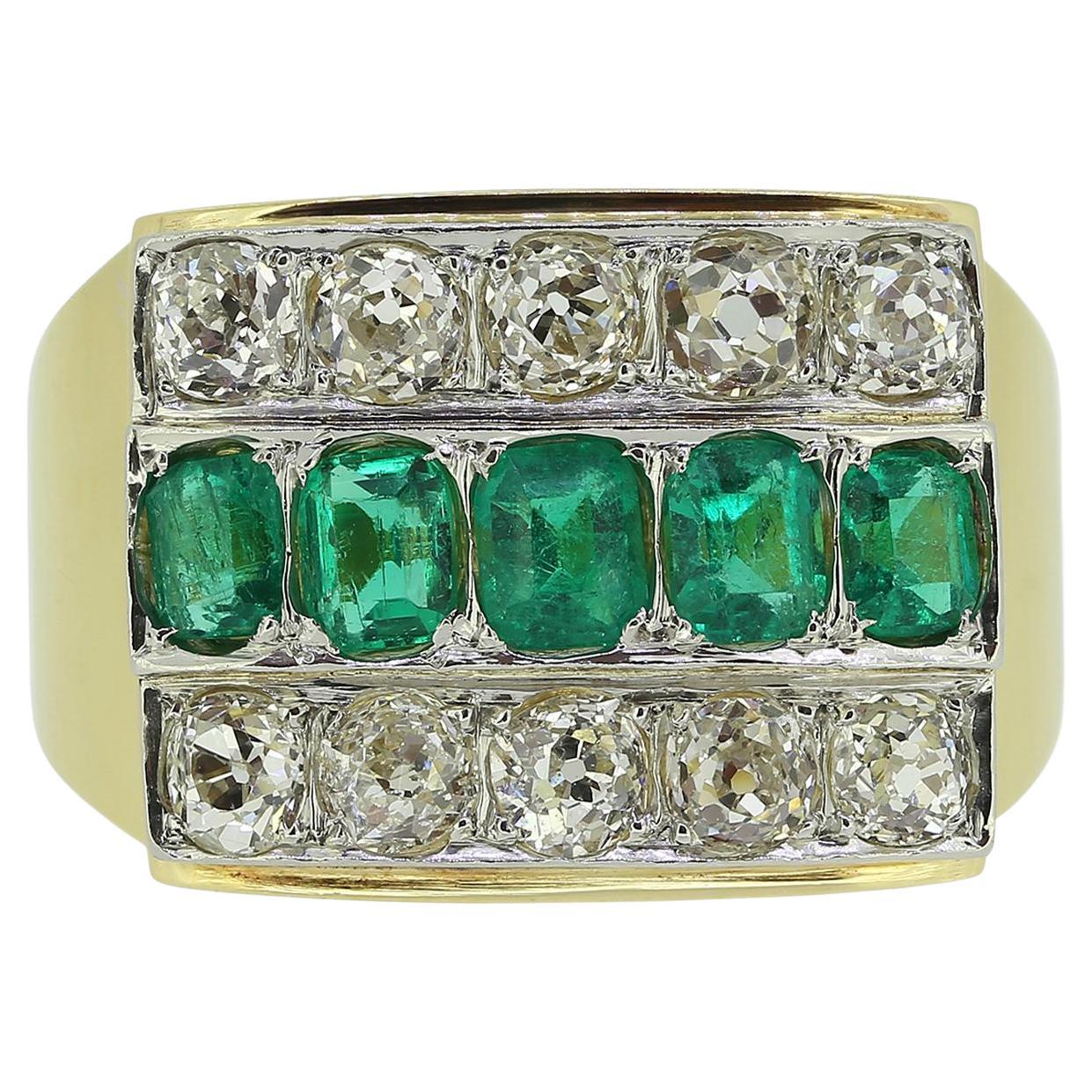 Bague vintage à trois rangs d'émeraudes et de diamants The Row en vente