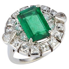 Bague cocktail vintage en or blanc avec émeraude et diamants