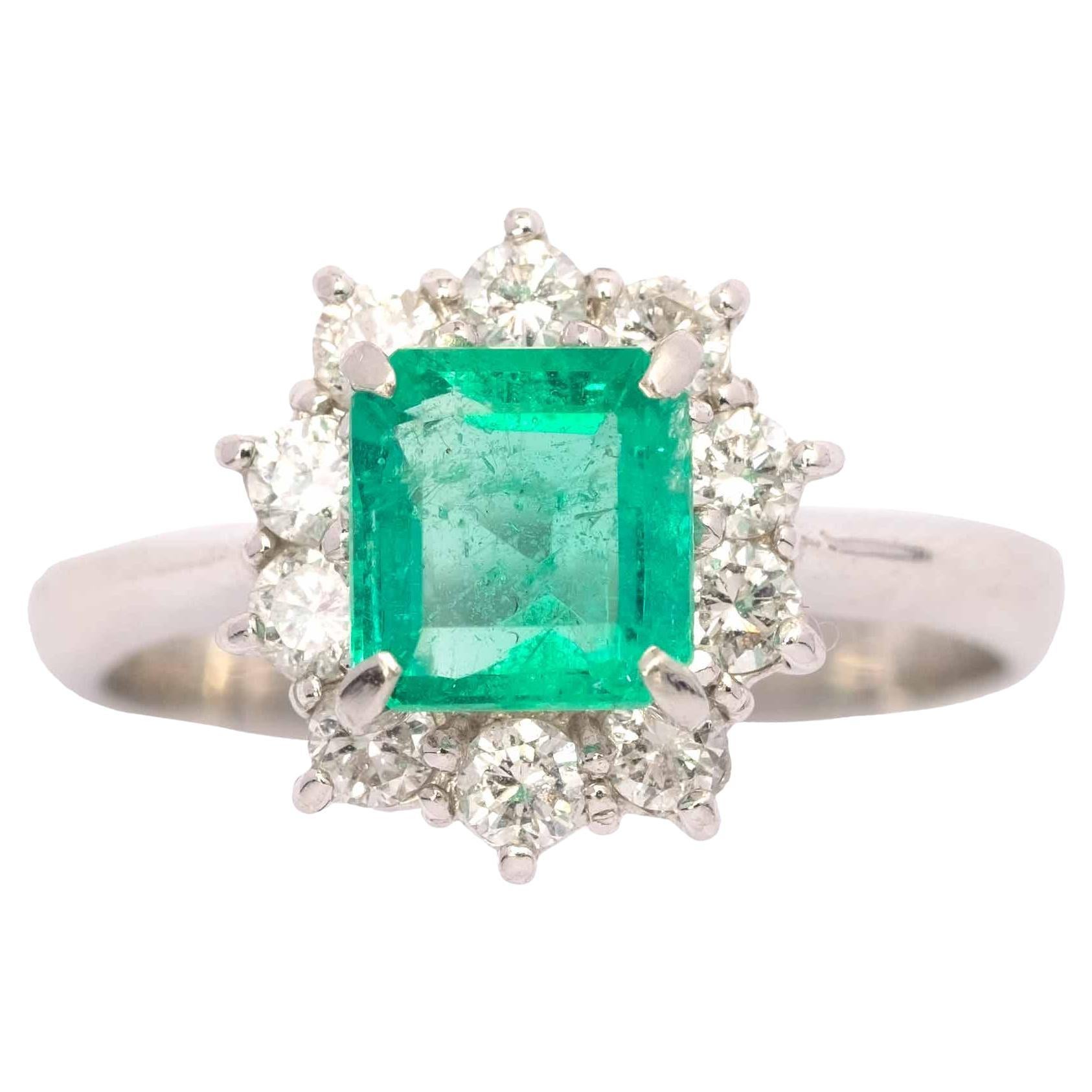 Vintage emerald and diamonds platinum ring For Sale
