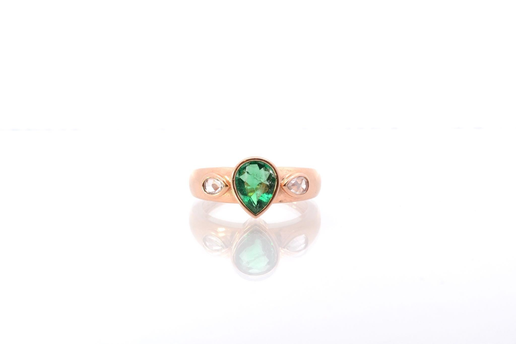 Stones: Pear emerald: 1.40 cts and 2 pear rose diamonds: 0.18 ct.
Material: 18k rose gold
Dimensions: 1cm
Weight: 5.2g
Period: 1980
Size: 54 (free sizing)
Certificate
Ref. : 25523