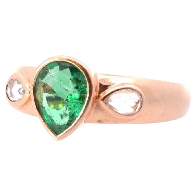 Vintage emerald and diamonds ring in 18k rose gold For Sale