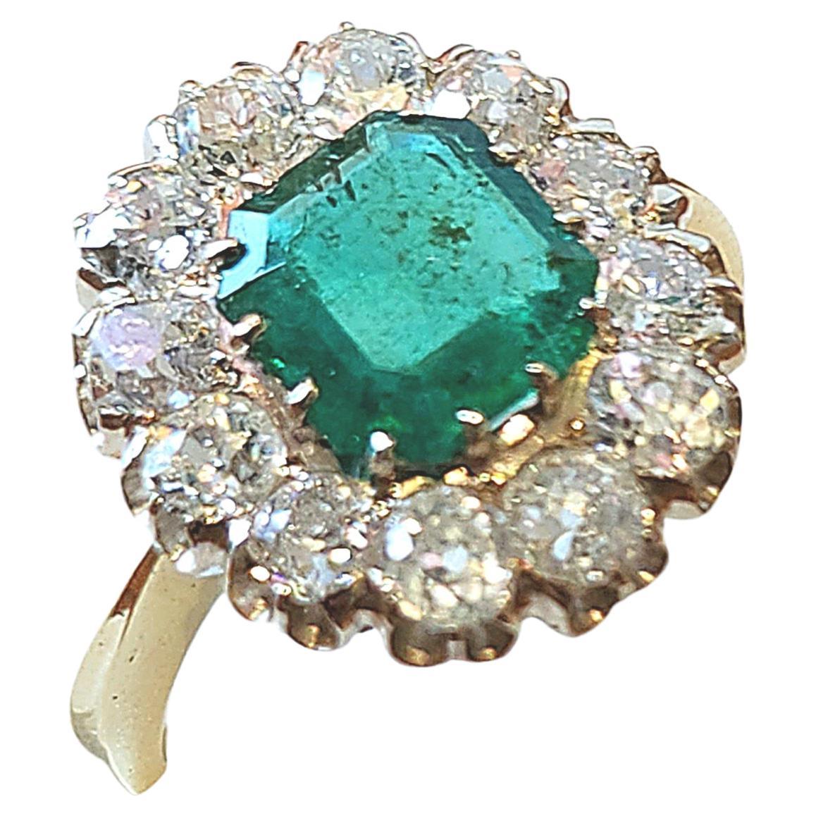 Vintage 18k gold ring centered with 1 natural rich green colour colombian emerald in emerald cut with diameter stone 8mm×7.75mm flanked with old mine cut diamonds with estimate weight of 2.5 carars H colour white vs clearity excellent spark ring
