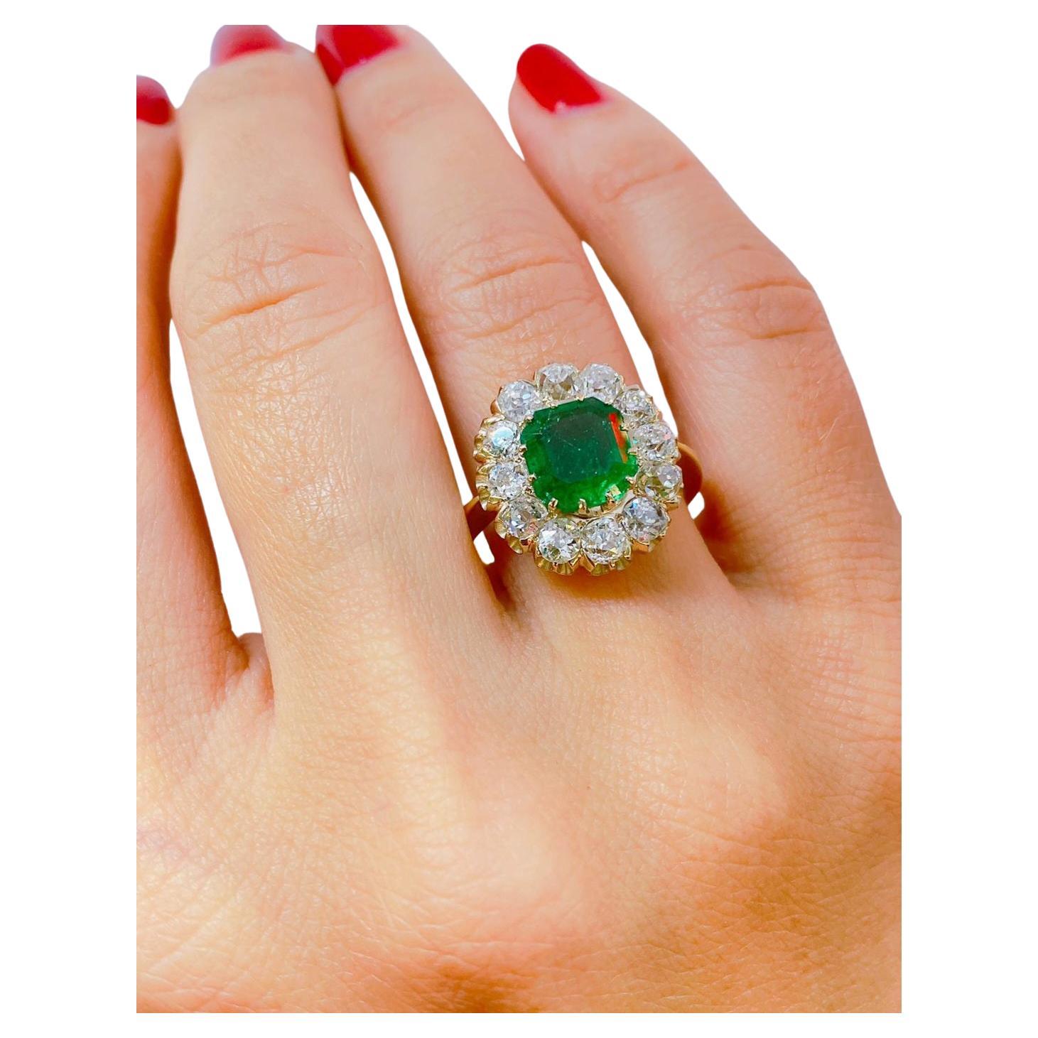 Vintage Emerald And Old Mine Cut Diamond Gold Ring For Sale 1