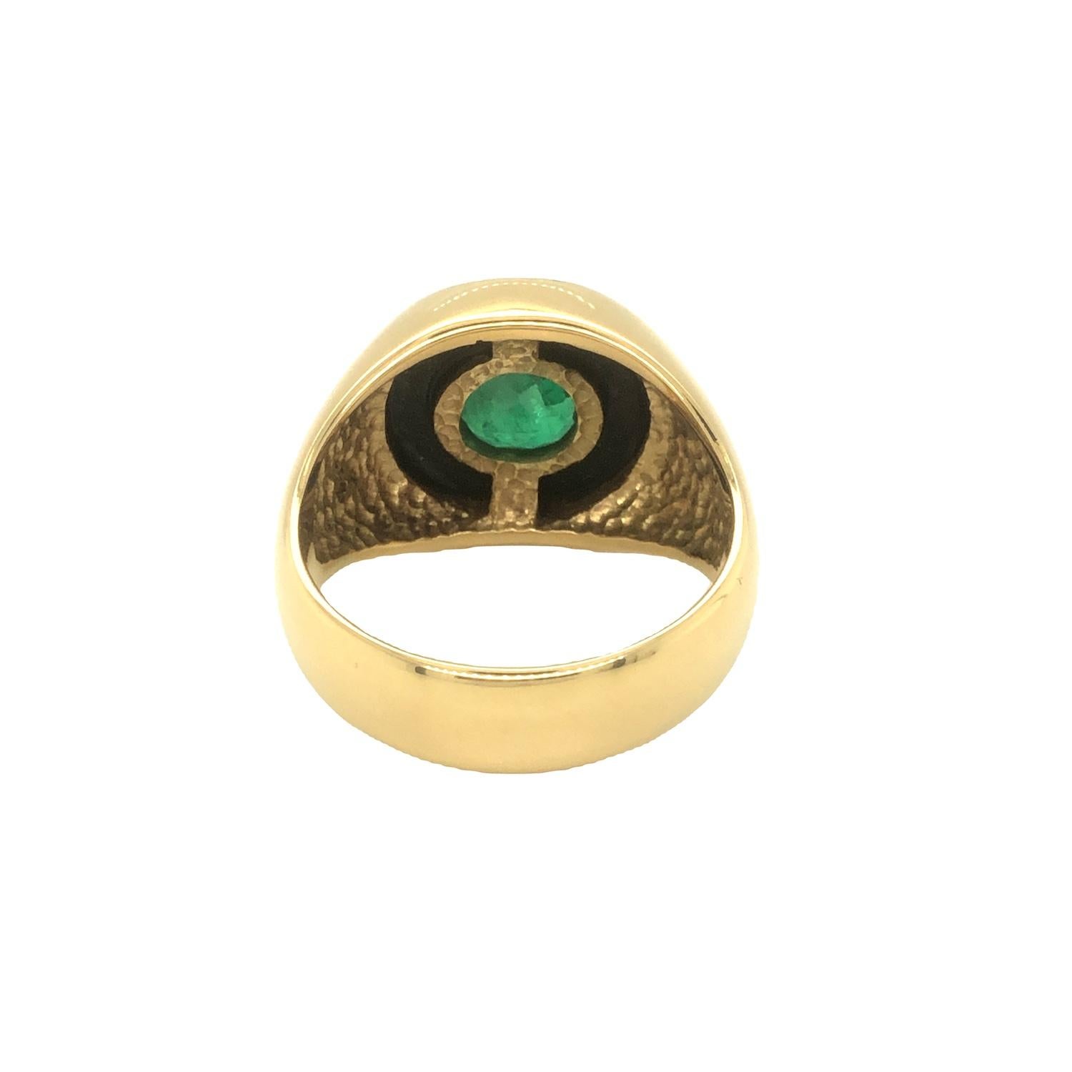 Oval Cut Vintage Emerald and Onyx Men's Ring 18K Yellow Gold For Sale