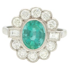 Anillo Vintage de Esmeralda y Racimo de Diamantes Redondos y Baguette en Platino