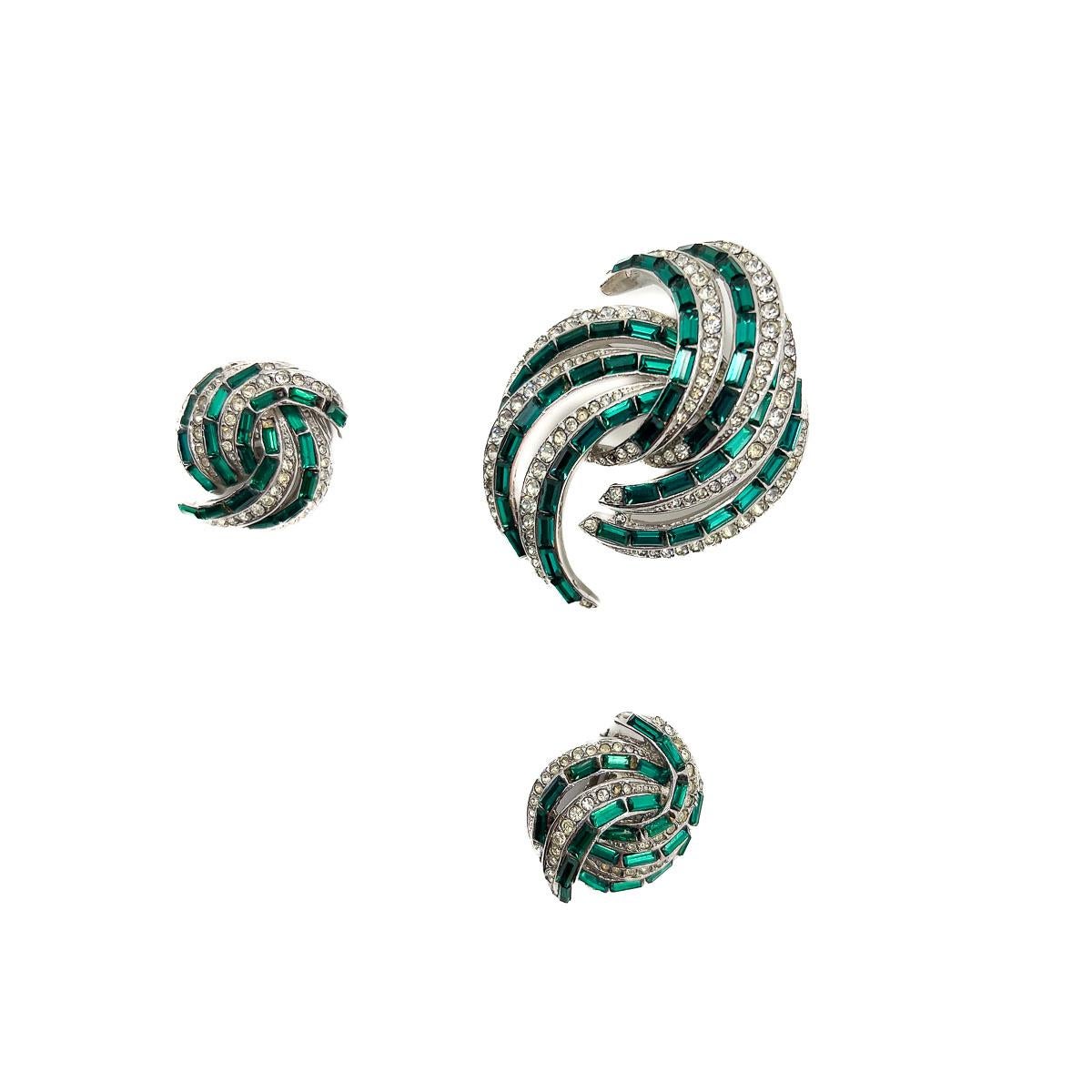 Women's Vintage Emerald Crystal Brooch & Earring Set 1950s For Sale