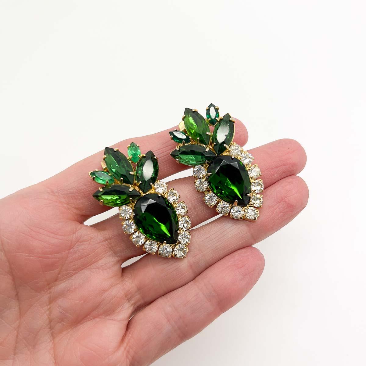 An eternally stylish pair of Vintage Emerald Crystal Plume Earrings. Large emerald glass teardrop crystals galleried with chatons and topped with a plume of navettes. Divine and eternally elegant.

An unsigned beauty. A rare treasure. Just because a