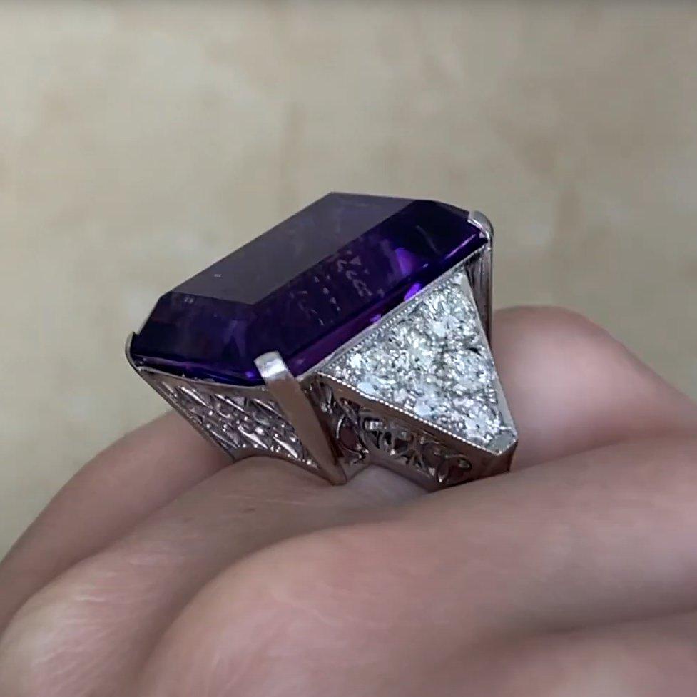 Anillo vintage de amatista talla esmeralda (aprox. 26,40 quilates) y diamantes, platino Corte esmeralda en venta
