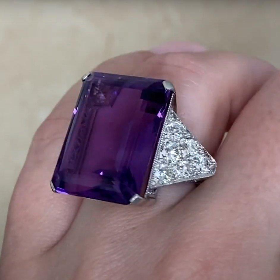 Donna Anello vintage con ametista taglio smeraldo (circa 26,40 carati) e diamanti, platino in vendita