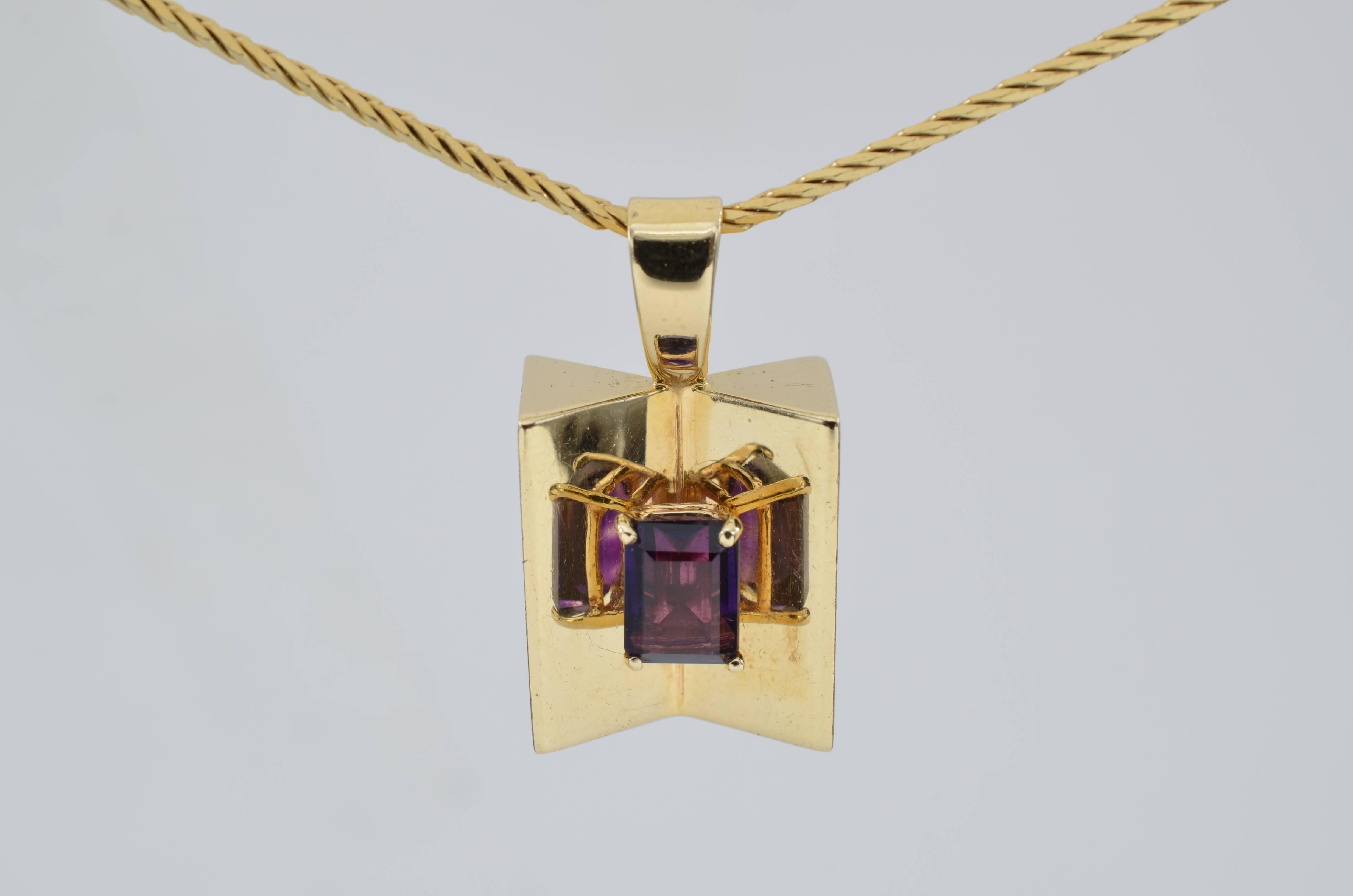Vintage Emerald Cut Amethyst Pendant 1970s in Yellow Gold In Excellent Condition In Berkeley, CA