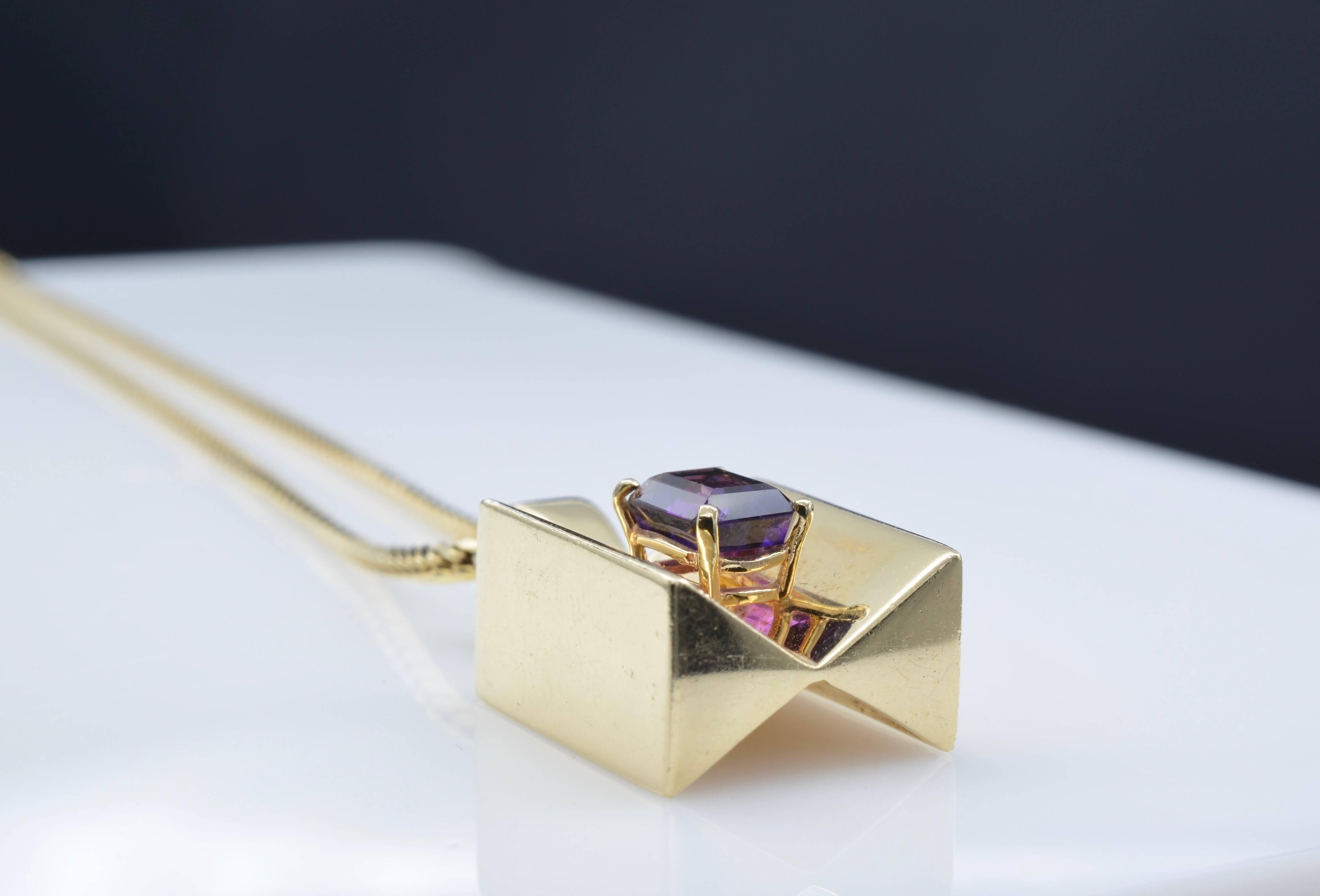 Vintage Emerald Cut Amethyst Pendant 1970s in Yellow Gold 1