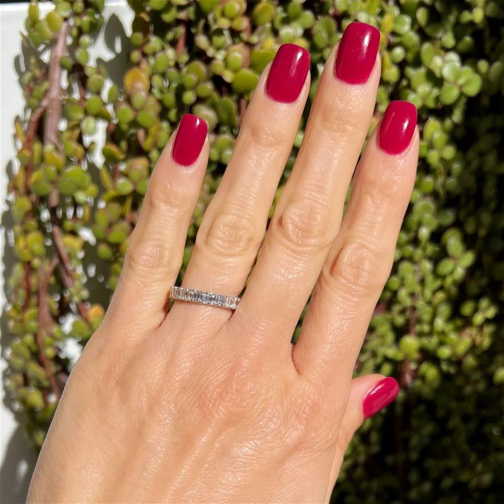 Modernista Vintage Emerald Cut Diamond Gold Eternity Band Ring Estate Jewelry in vendita