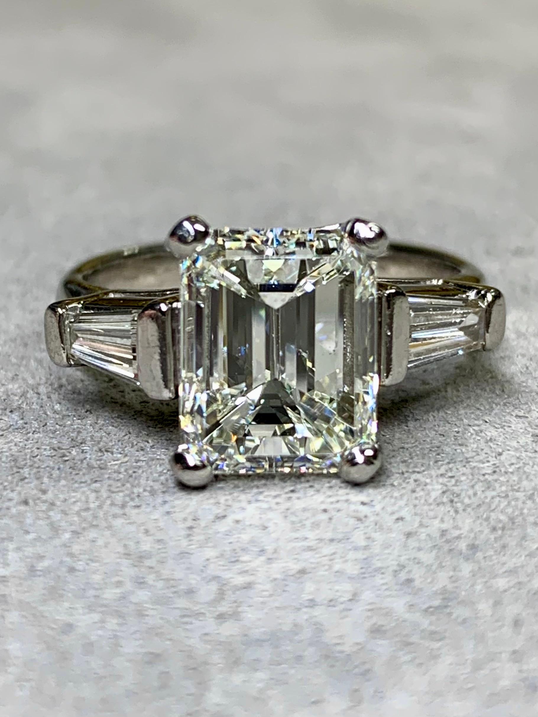 Vintage Emerald Cut Diamond Platinum 3 Stone Engagement Ring 3.64ct J Si1 GIA In Excellent Condition For Sale In Winter Springs, FL