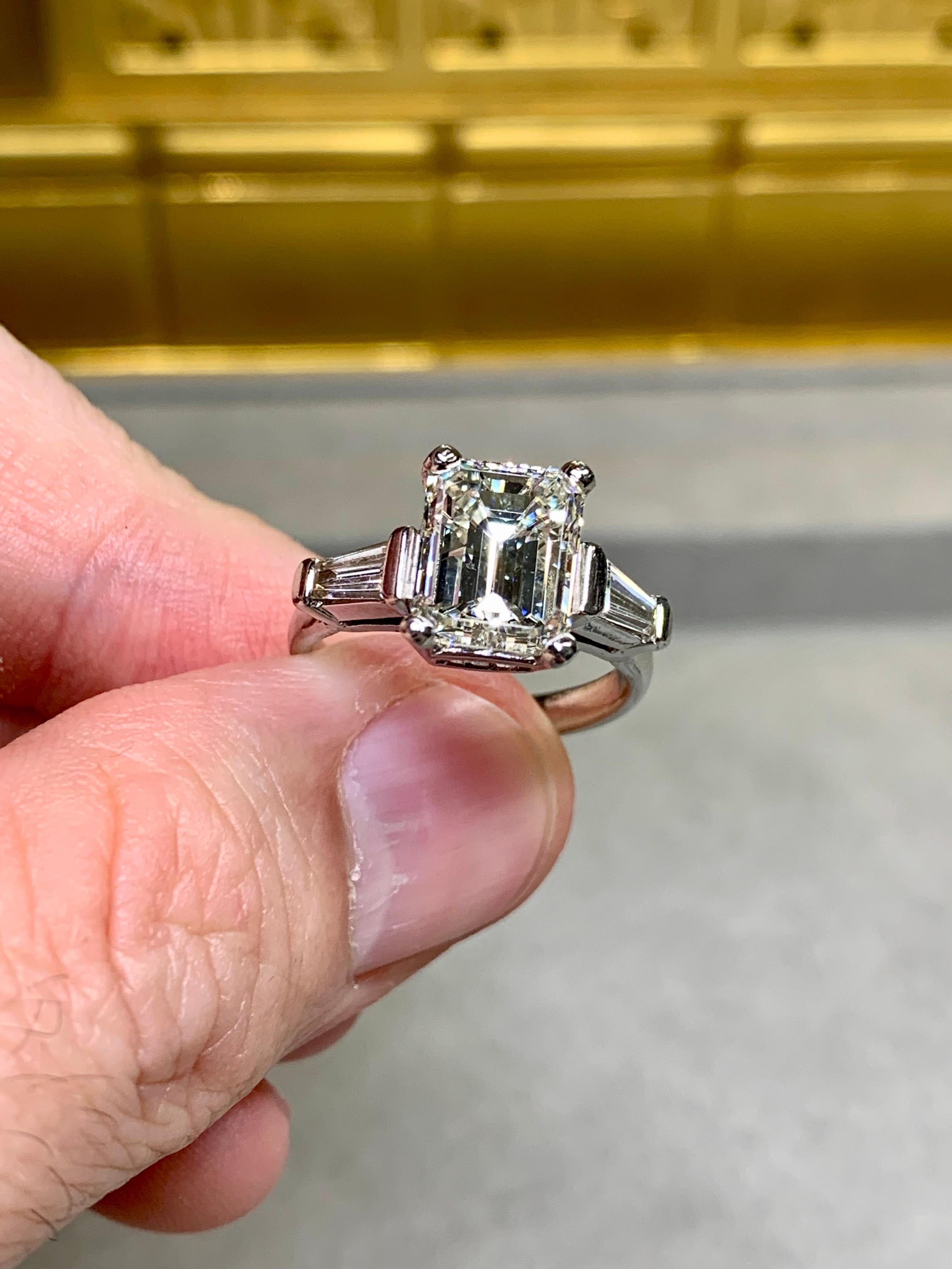 Women's or Men's Vintage Emerald Cut Diamond Platinum 3 Stone Engagement Ring 3.64ct J Si1 GIA For Sale