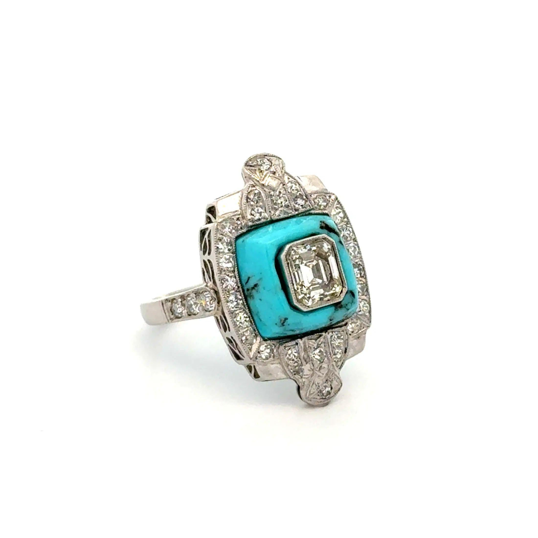 Einfach schön! Vintage Emerald Cut Diamond Set in Türkis und Diamant Platin Ring. Mit einer Hand geschnitzt Türkis zentriert .67ct Emerald Cut Diamond. Umgeben von Diamanten mit einem Gewicht von ca. 0.65 tcw. Handgefertigte Platinfassung. 