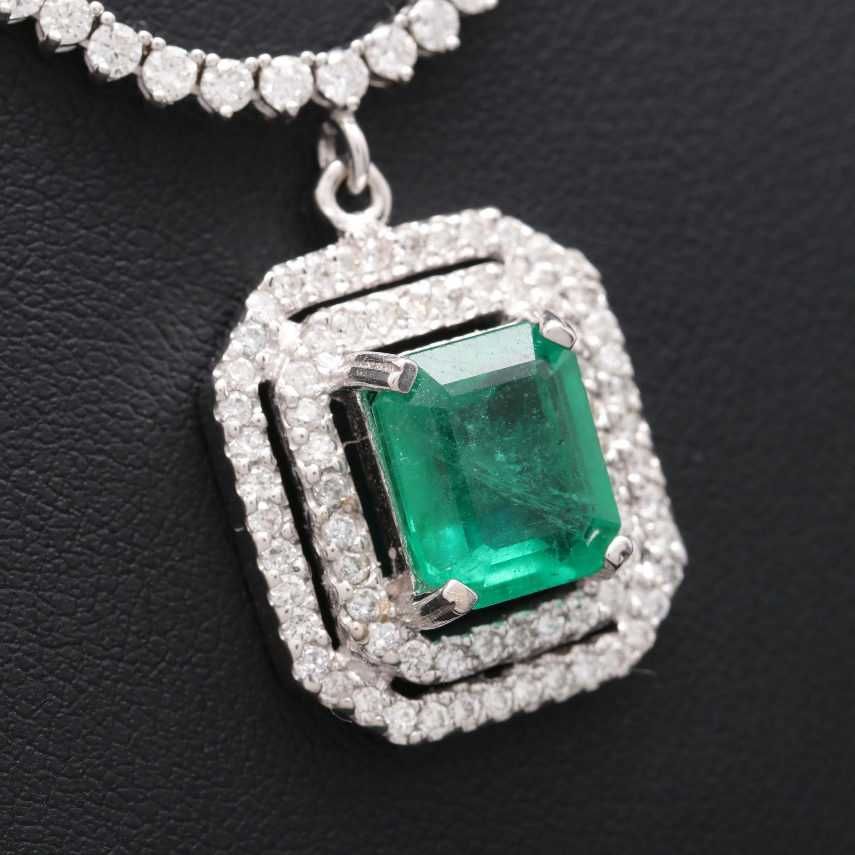 Vintage Emerald Cut Emerald Diamonds Necklace, Natural Emerald  In New Condition For Sale In Orlando, Florida