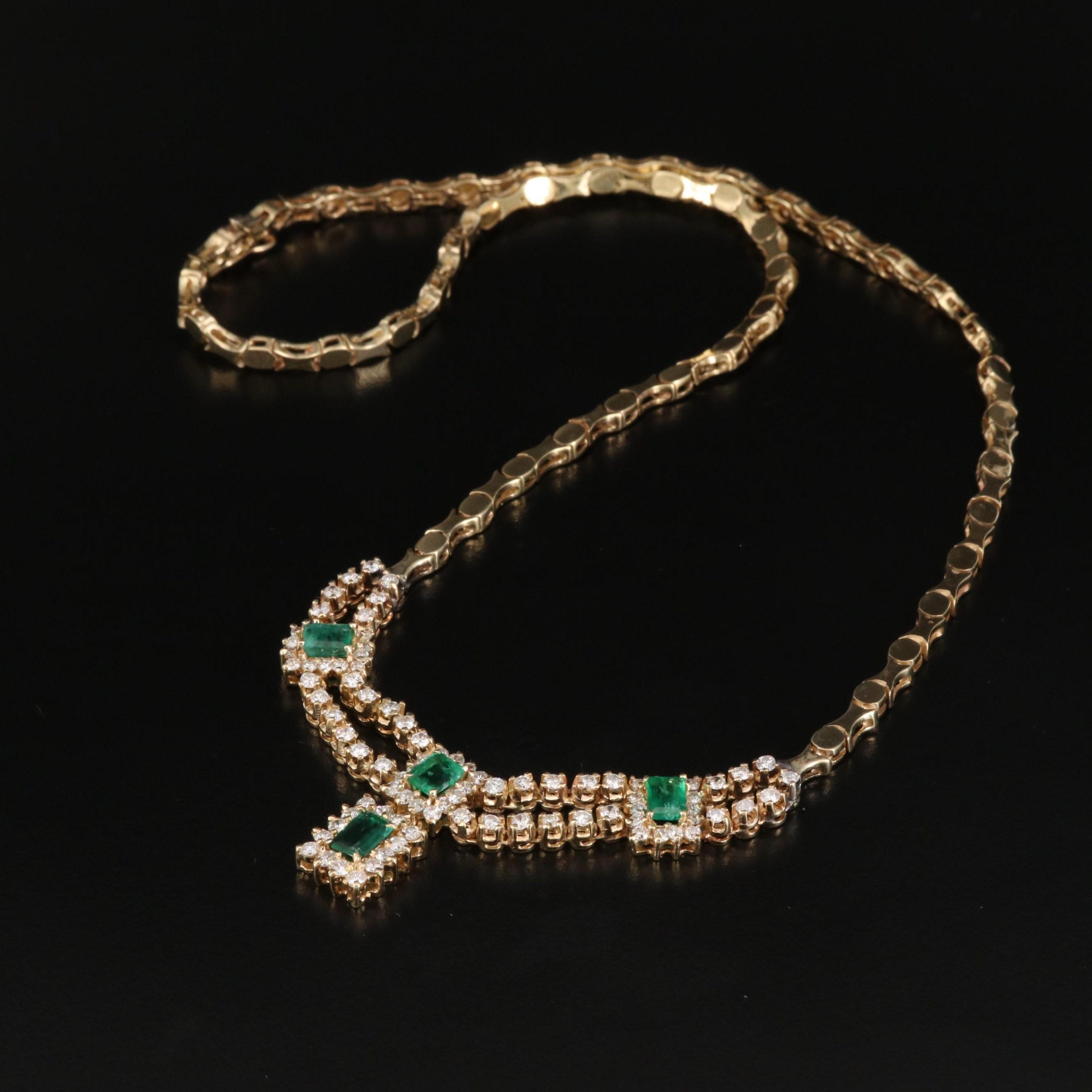 Vintage Emerald Cut Emerald Diamonds Pendant Necklace, 18K Gold For Sale 1