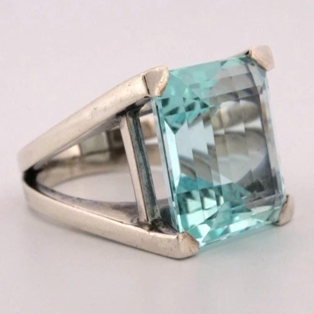 Anello vintage in argento con acquamarina naturale taglio smeraldo da 18,20 carati, misura 8 In condizioni buone in vendita a Carmel By The Sea, CA