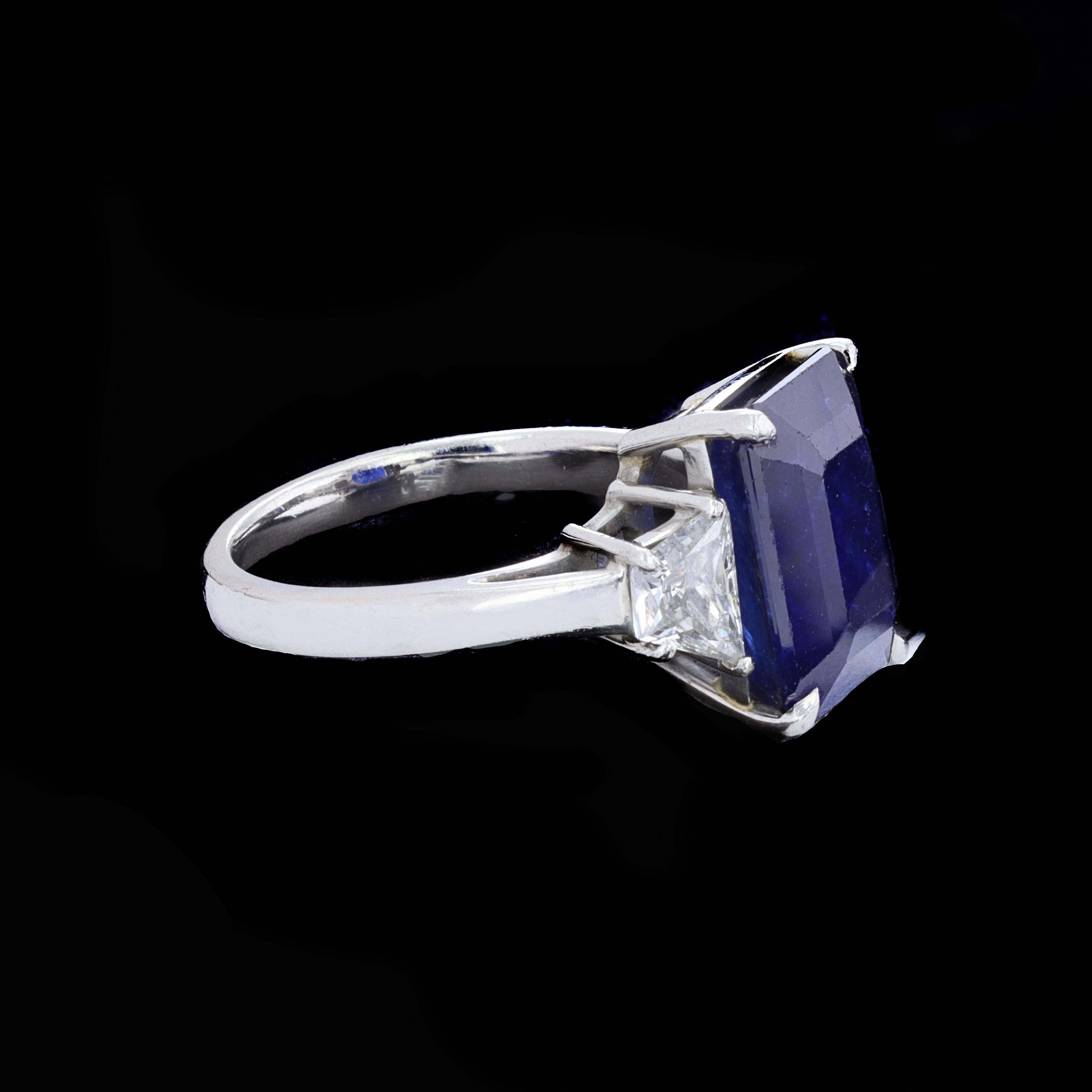 Vintage-Ring mit Saphir im Smaragdschliff und Diamant (Romantik) im Angebot