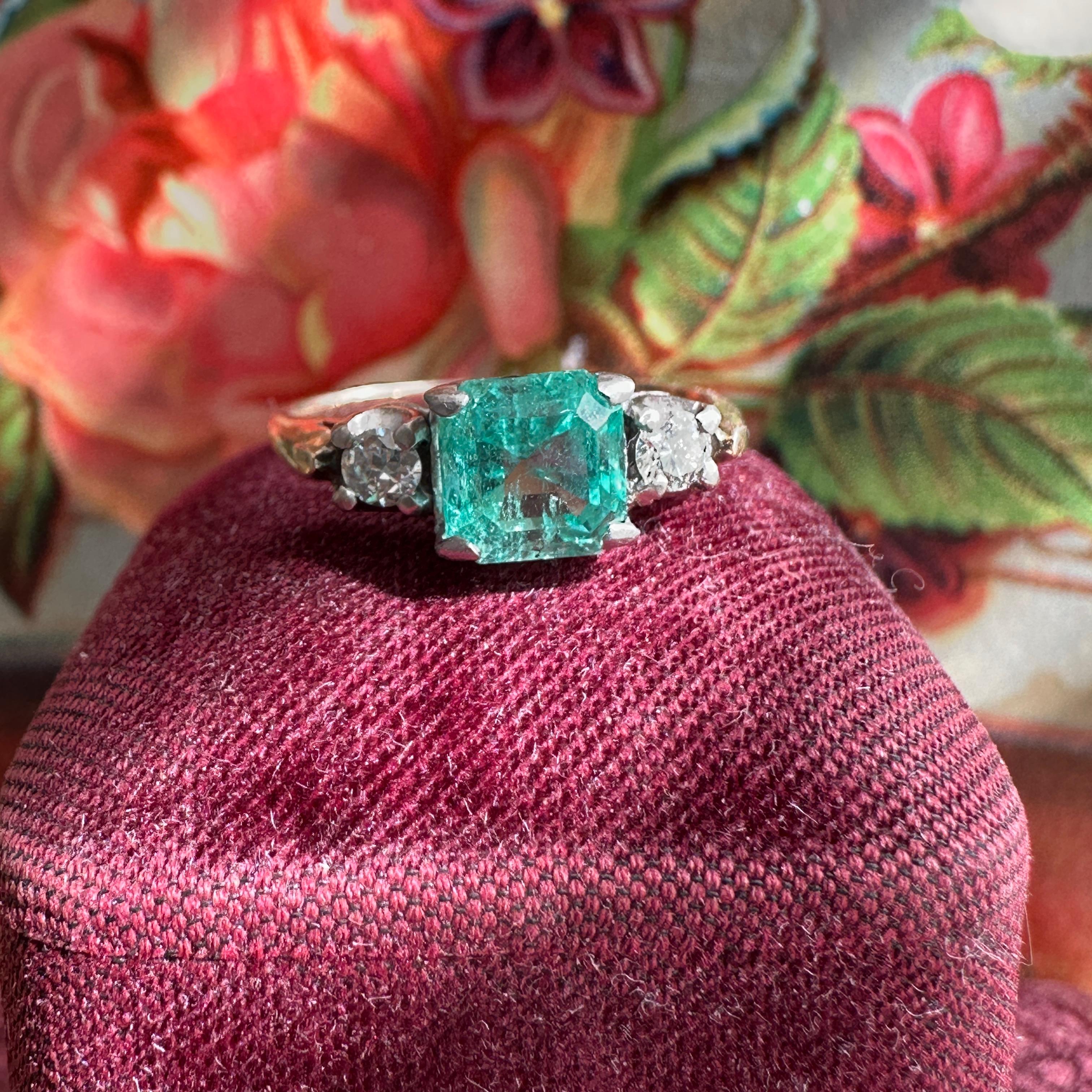 Vintage 1.22ct Emerald & Diamond 14K Yellow Gold Ring For Sale 6