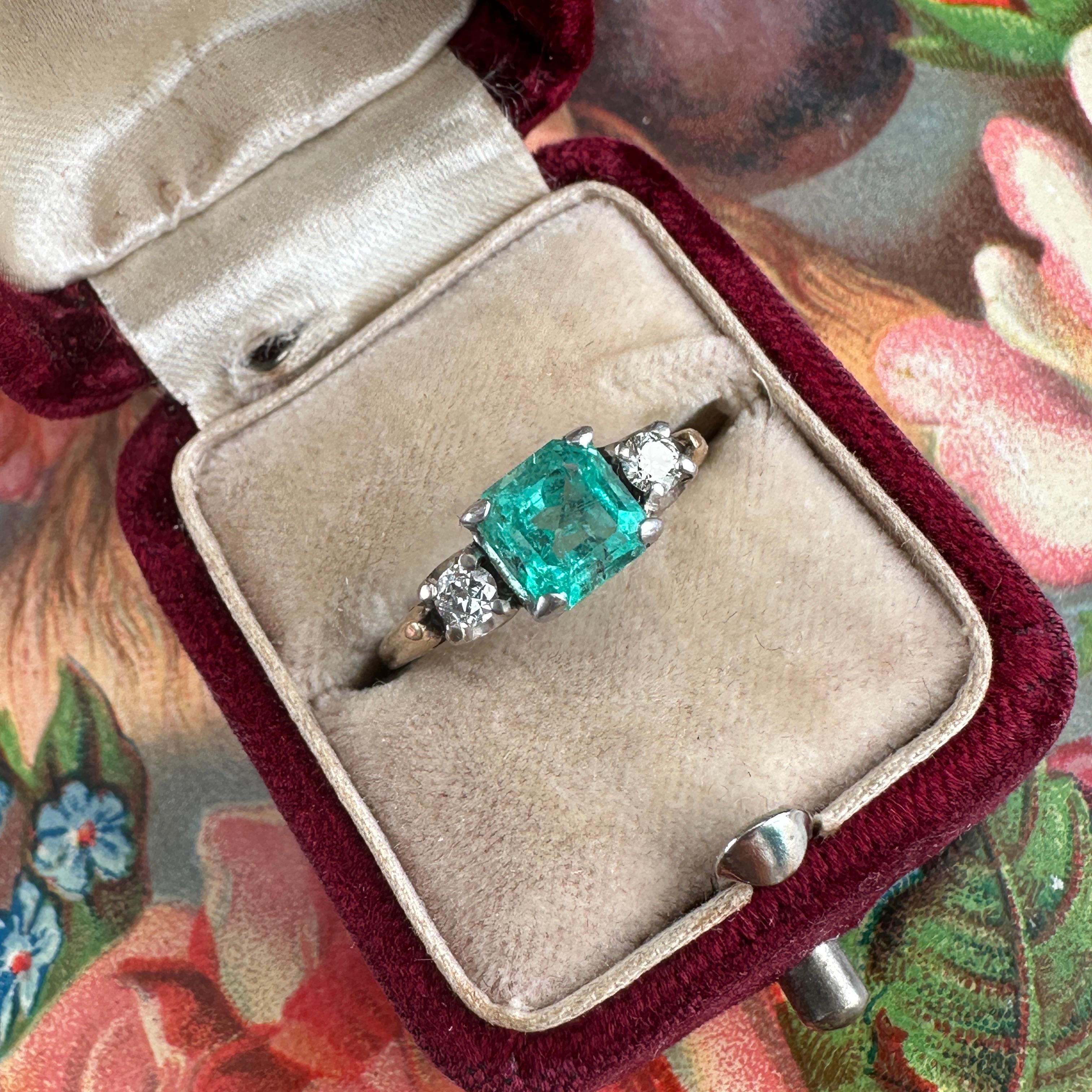 Cushion Cut Vintage 1.22ct Emerald & Diamond 14K Yellow Gold Ring For Sale