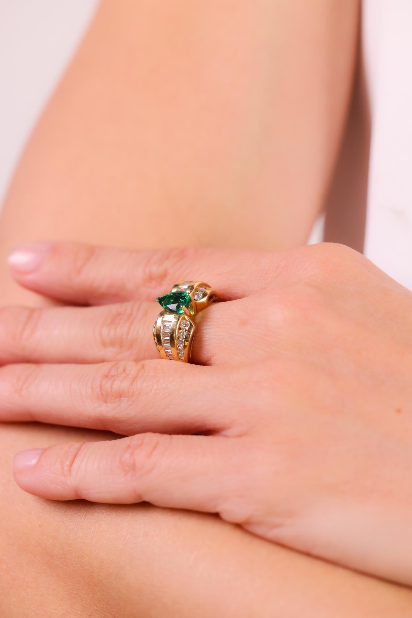 Pear Cut Vintage emerald diamond 14k yellow gold ring