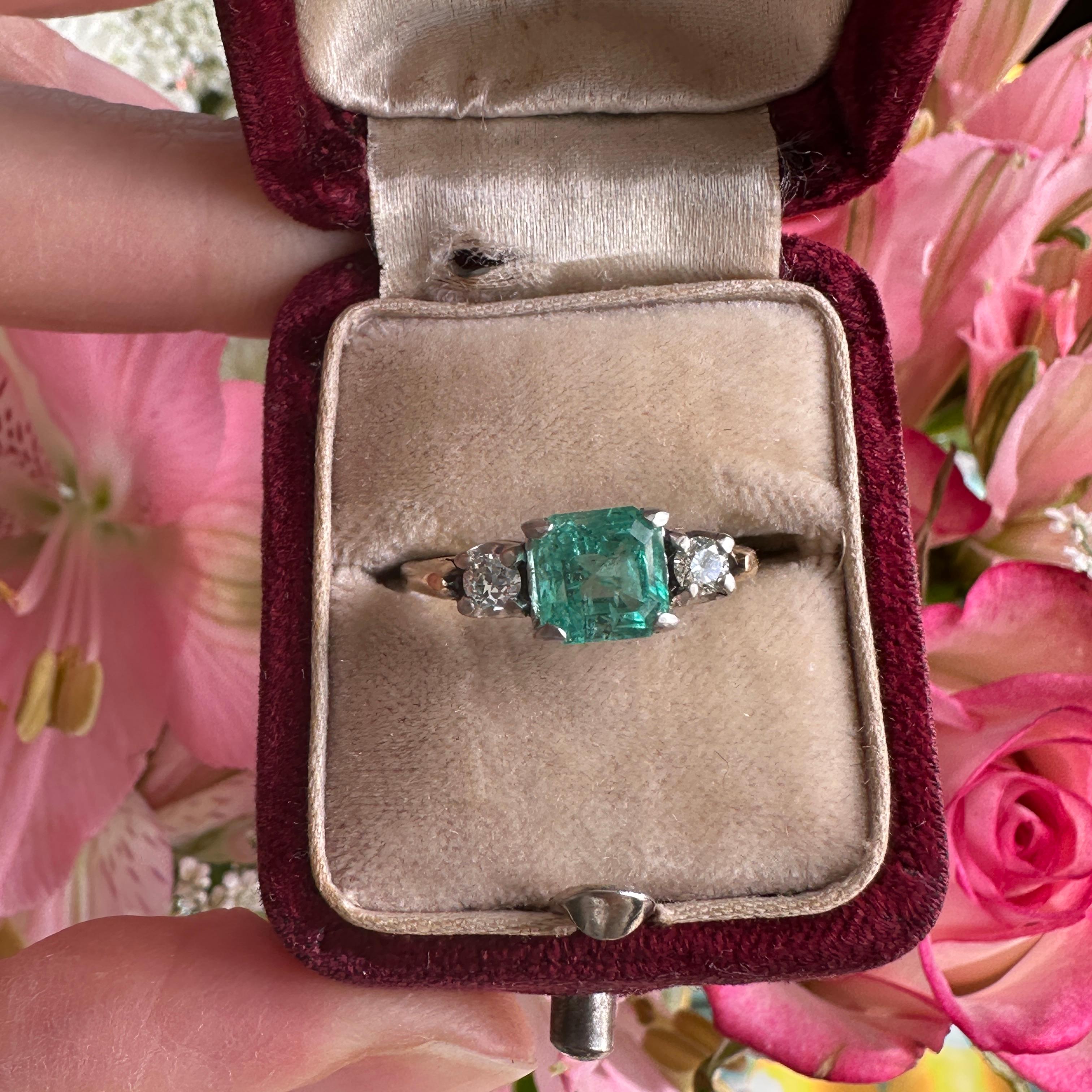 Vintage 1.22ct Emerald & Diamond 14K Yellow Gold Ring For Sale 1