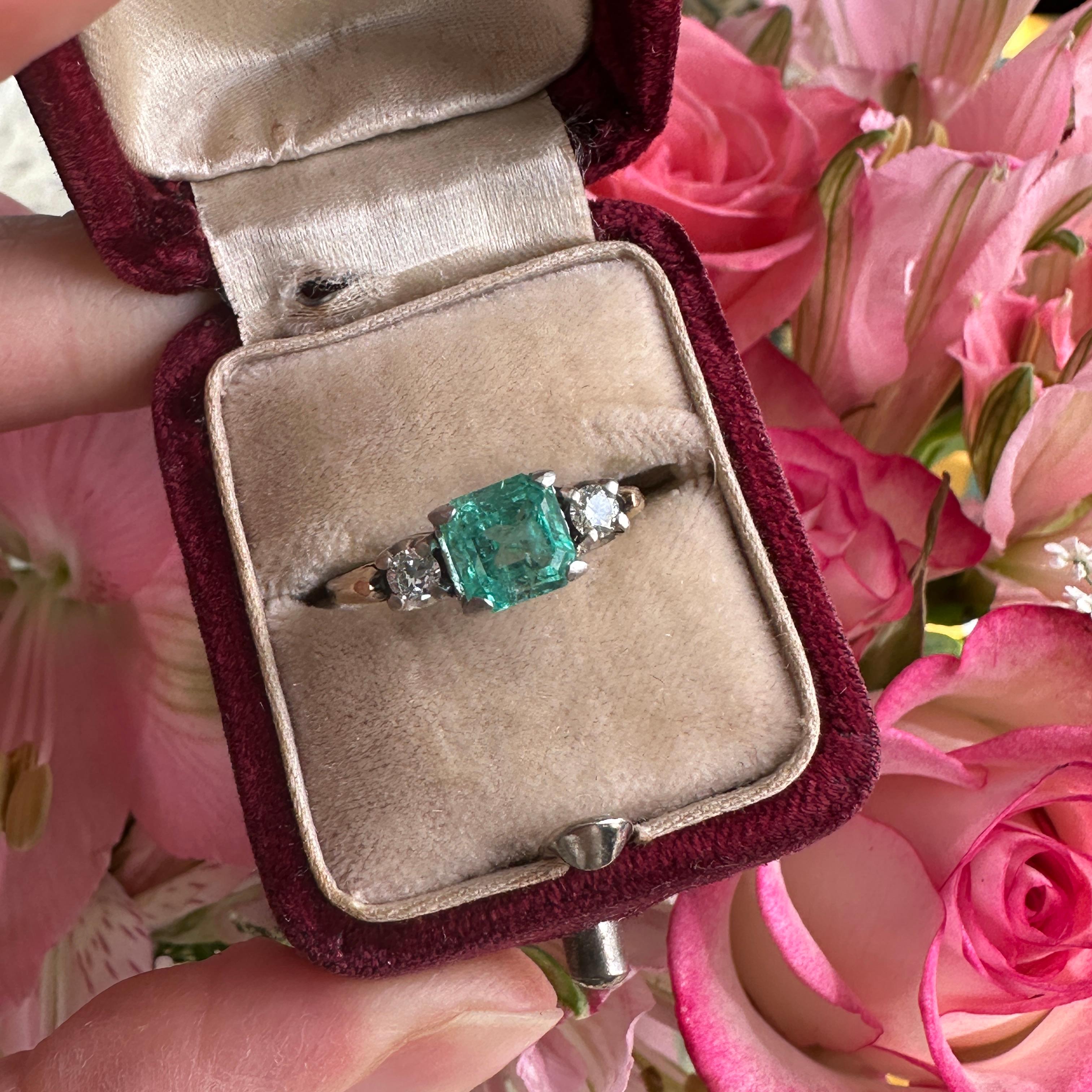 Vintage 1.22ct Emerald & Diamond 14K Yellow Gold Ring For Sale 2