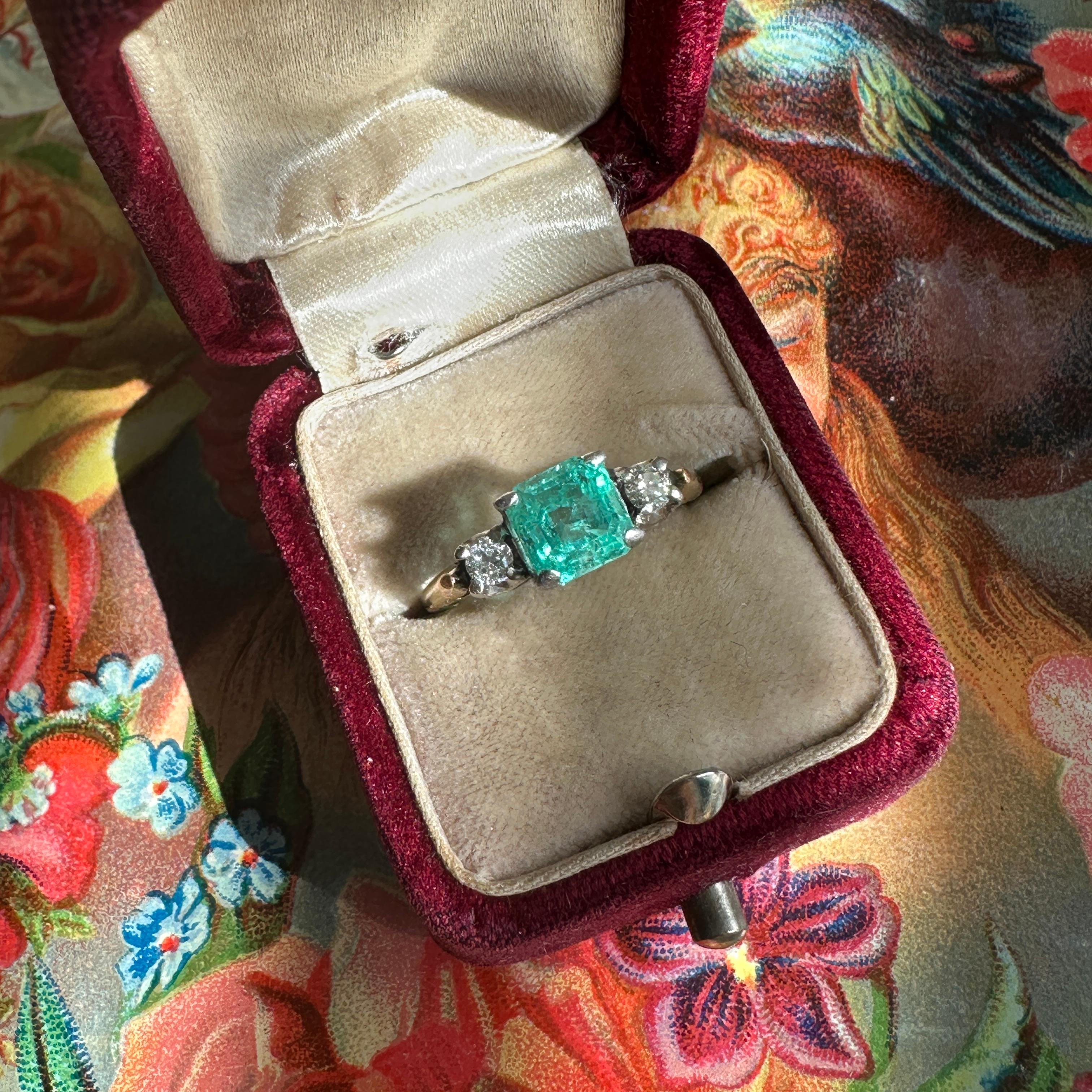 Vintage 1.22ct Emerald & Diamond 14K Yellow Gold Ring For Sale 3